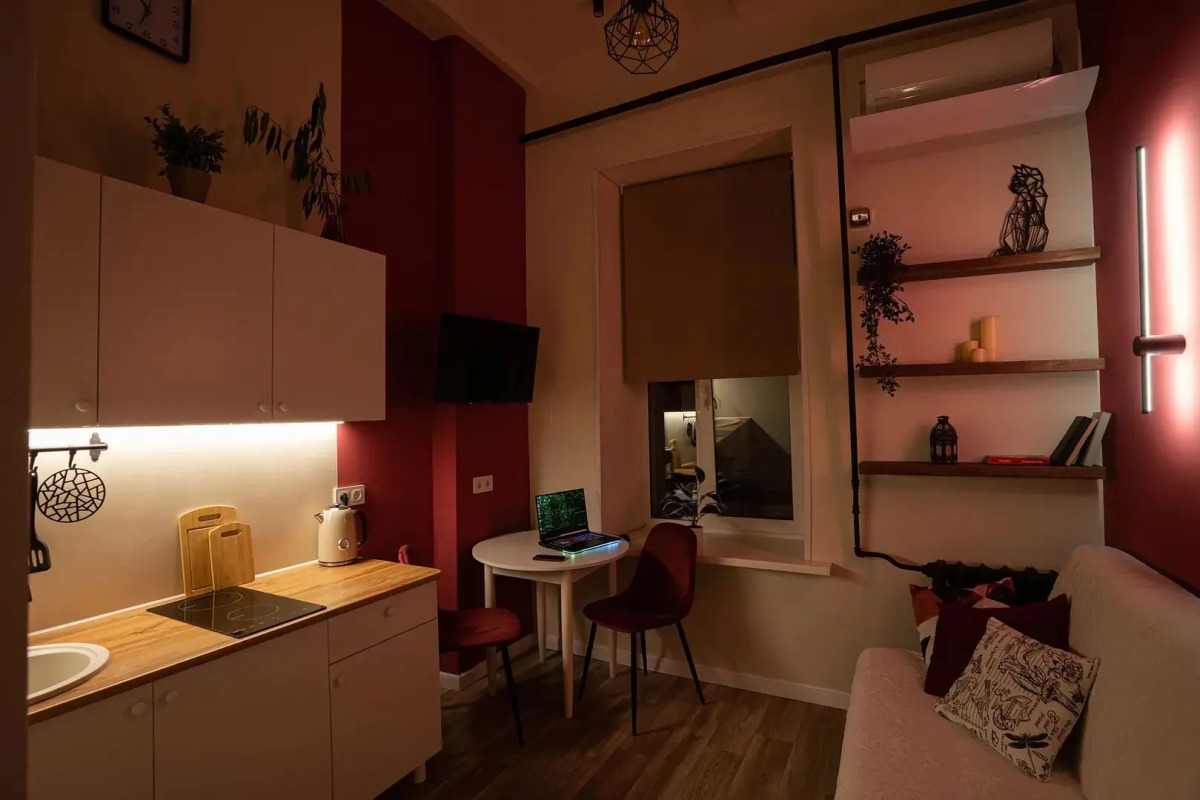 Квартира мини-студия со вторым ярусом у парка с озерами