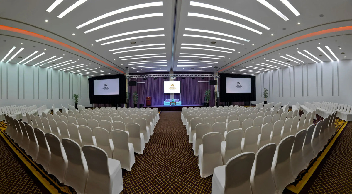 Отель Two Seasons Hotel & Apartments