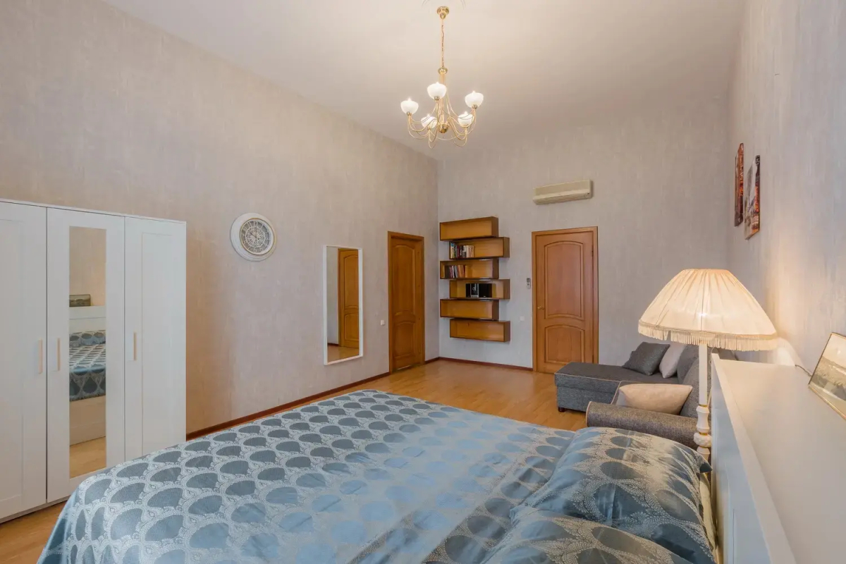 Апартаменты у Эрмитажа 12 гостей Б.Конюшенная 12