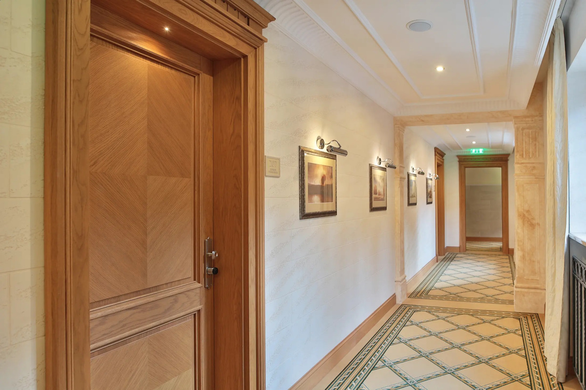 Resort Retro Riverside Wellness