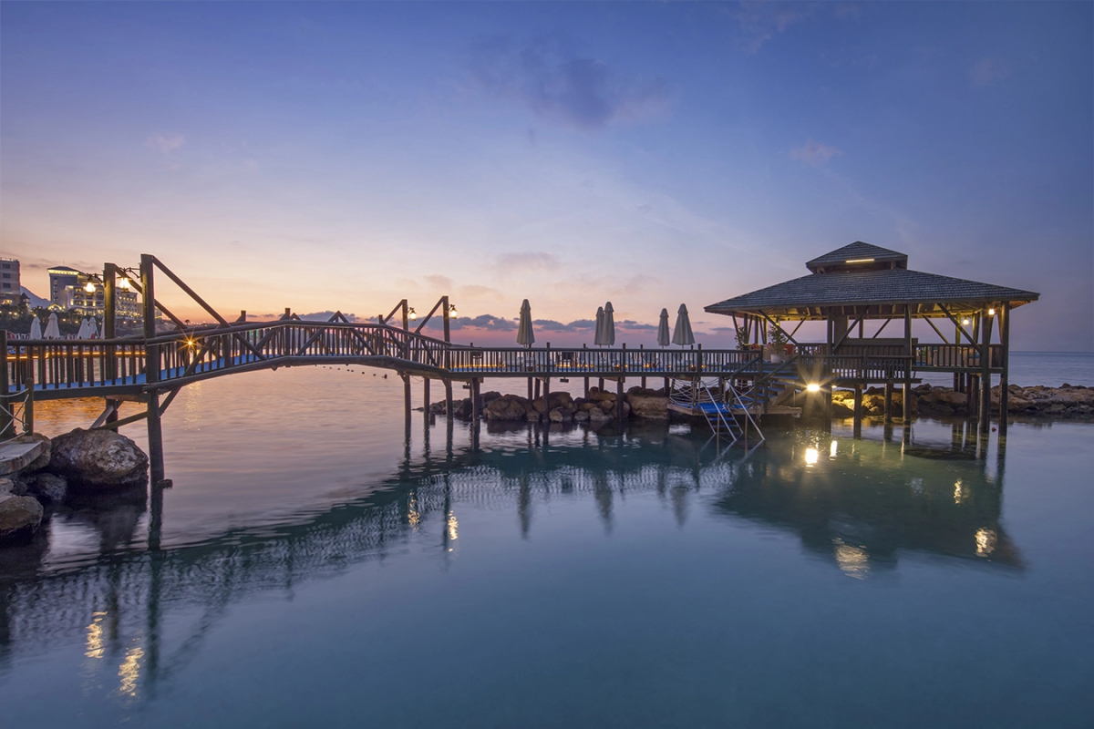 Отель Merit Crystal Cove Casino & SPA