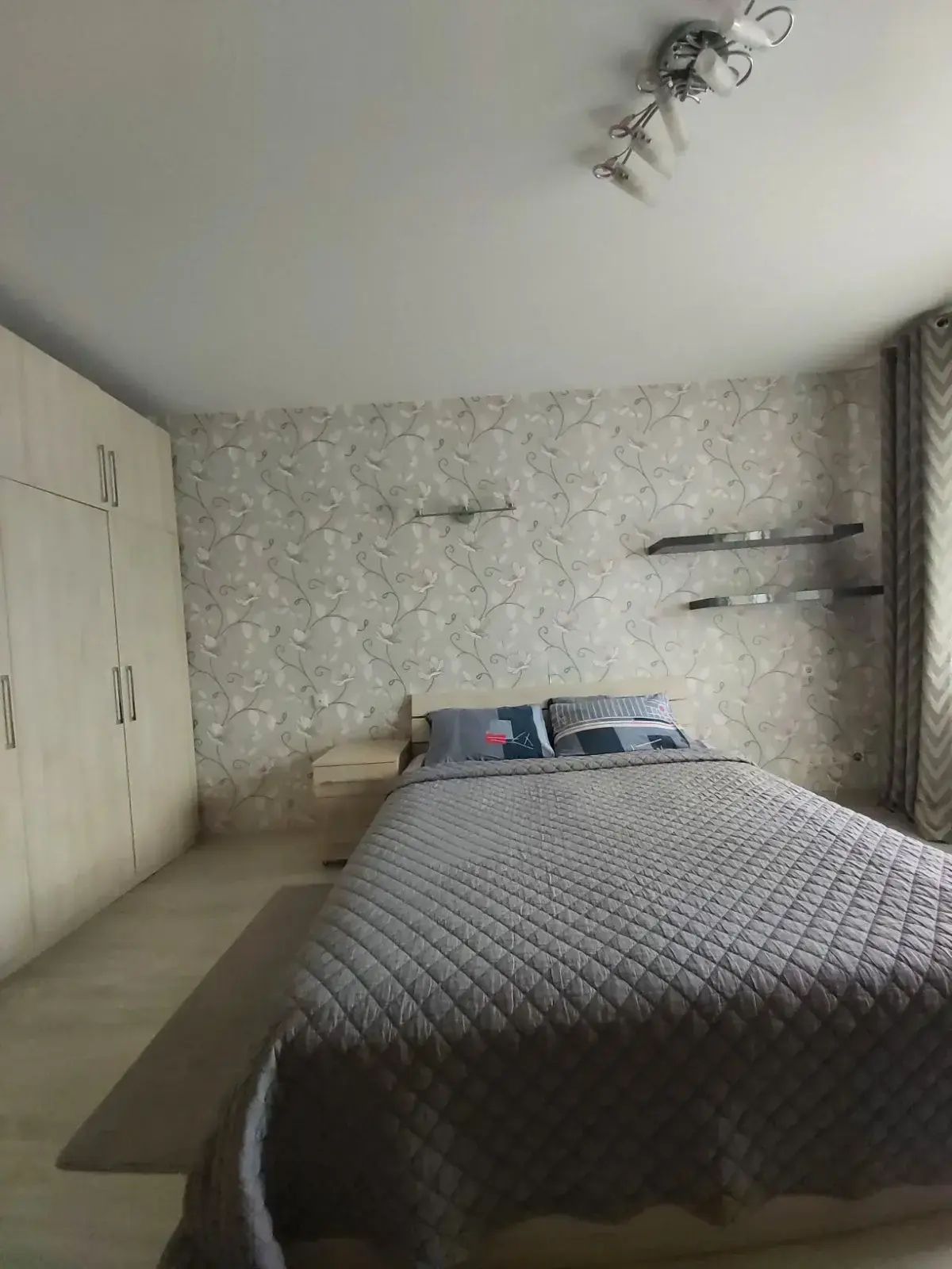 Квартира просторная двушка для большой семьи