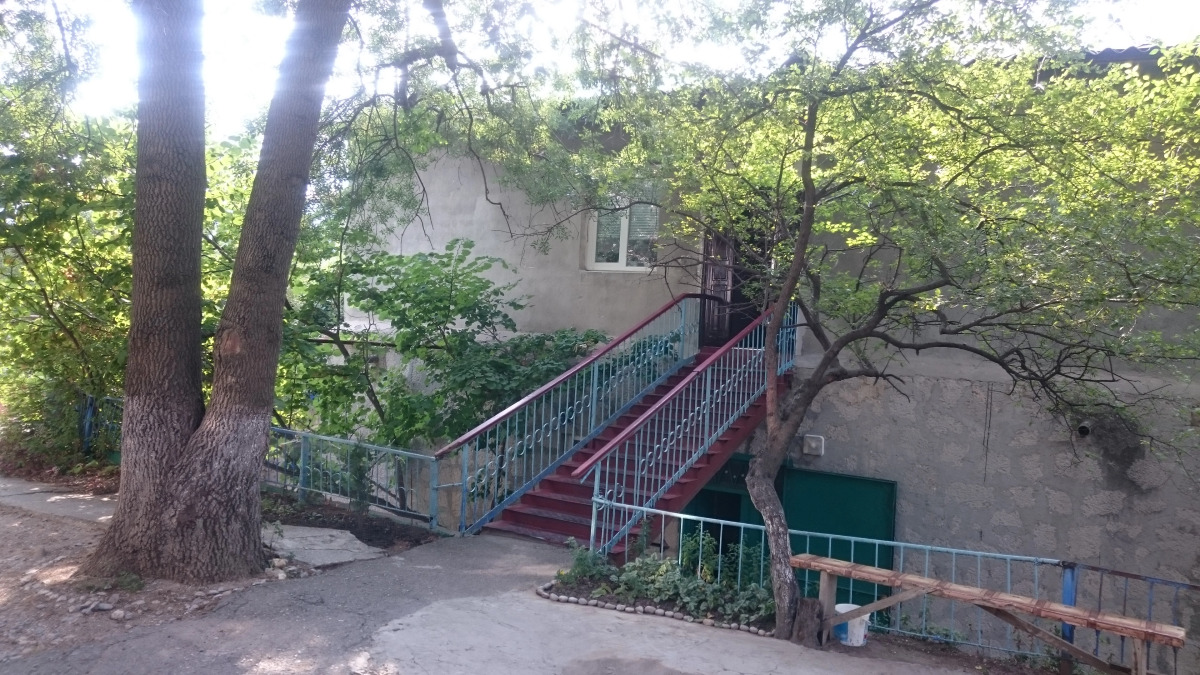 Na Pereulke Sverdlova Hostel