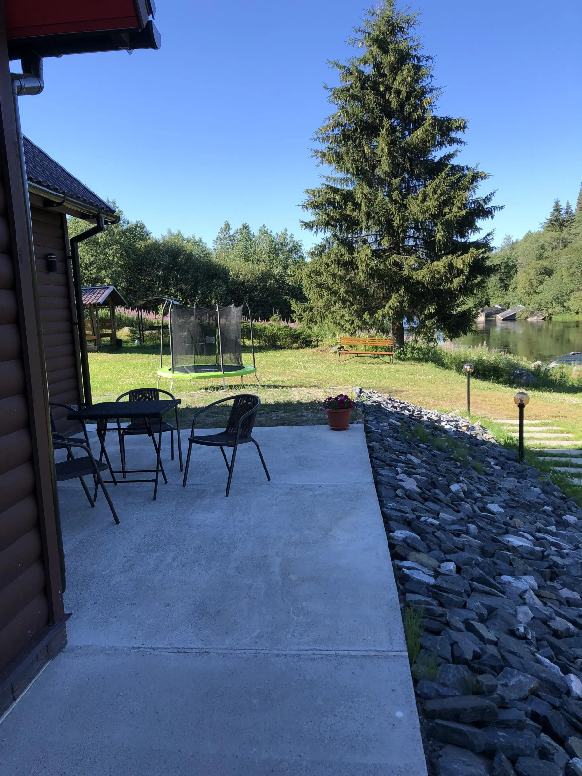 Частный Дом На Берегу Реки