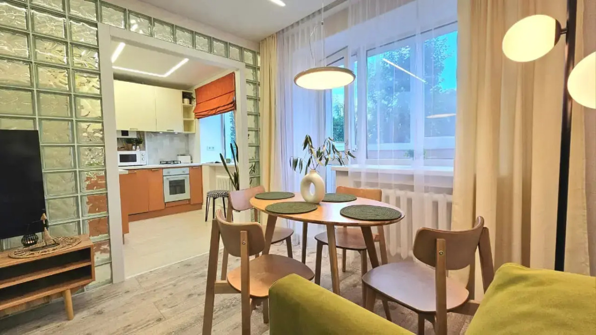 Квартира у Озера Кабан: Стильный Ремонт и Идеальное Расположение!