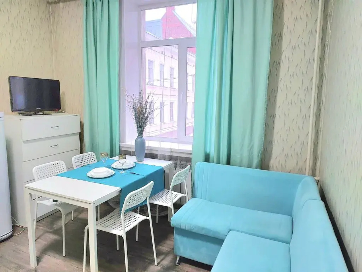 Квартира у Часовой Башни с Просторной Кухней