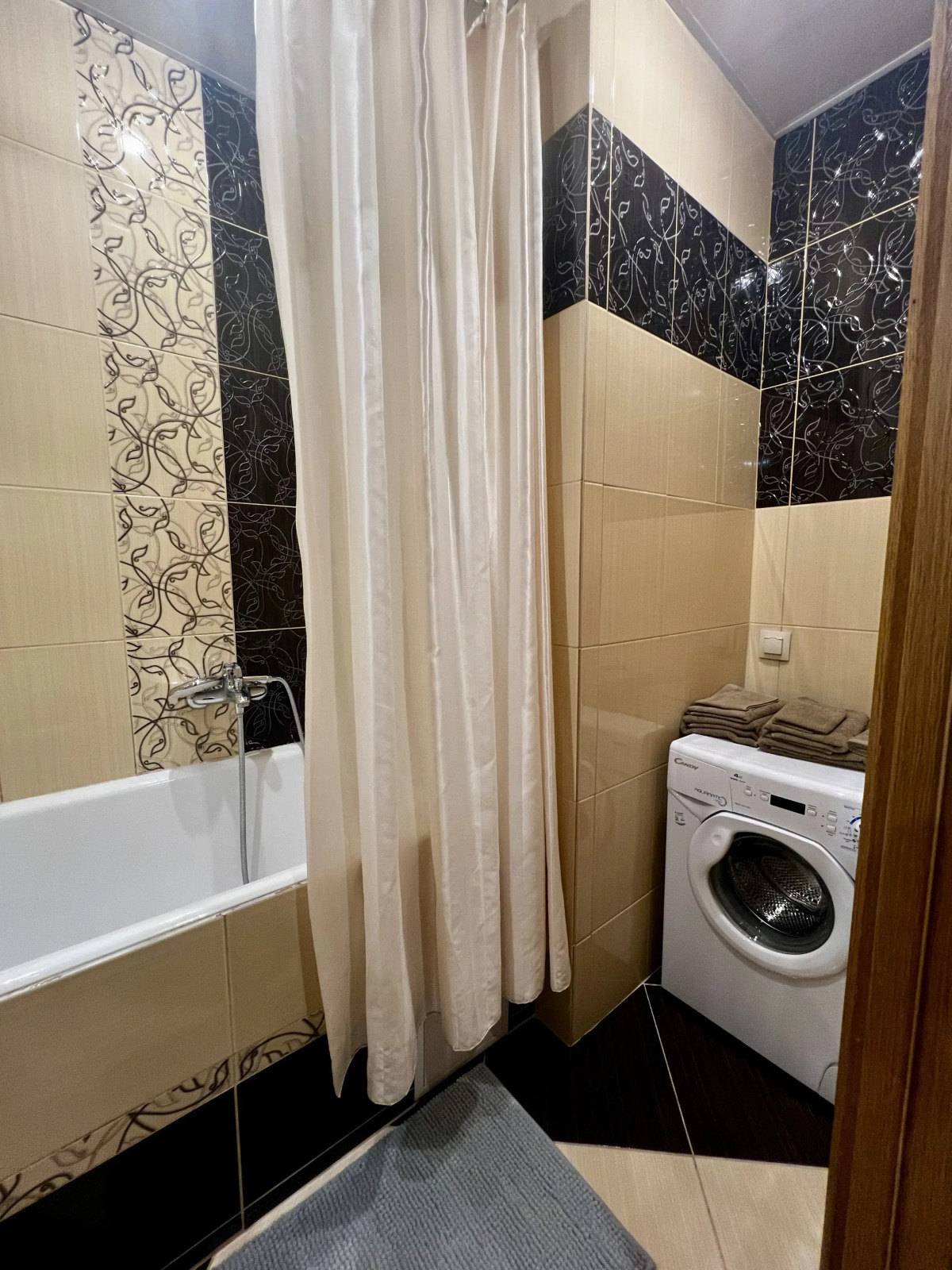 Квартира Большая 4-х комнатная квартира недалеко от центра