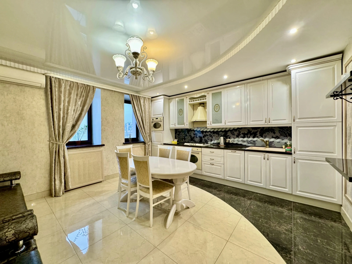 Квартира 2-х комнатная возле Кремля