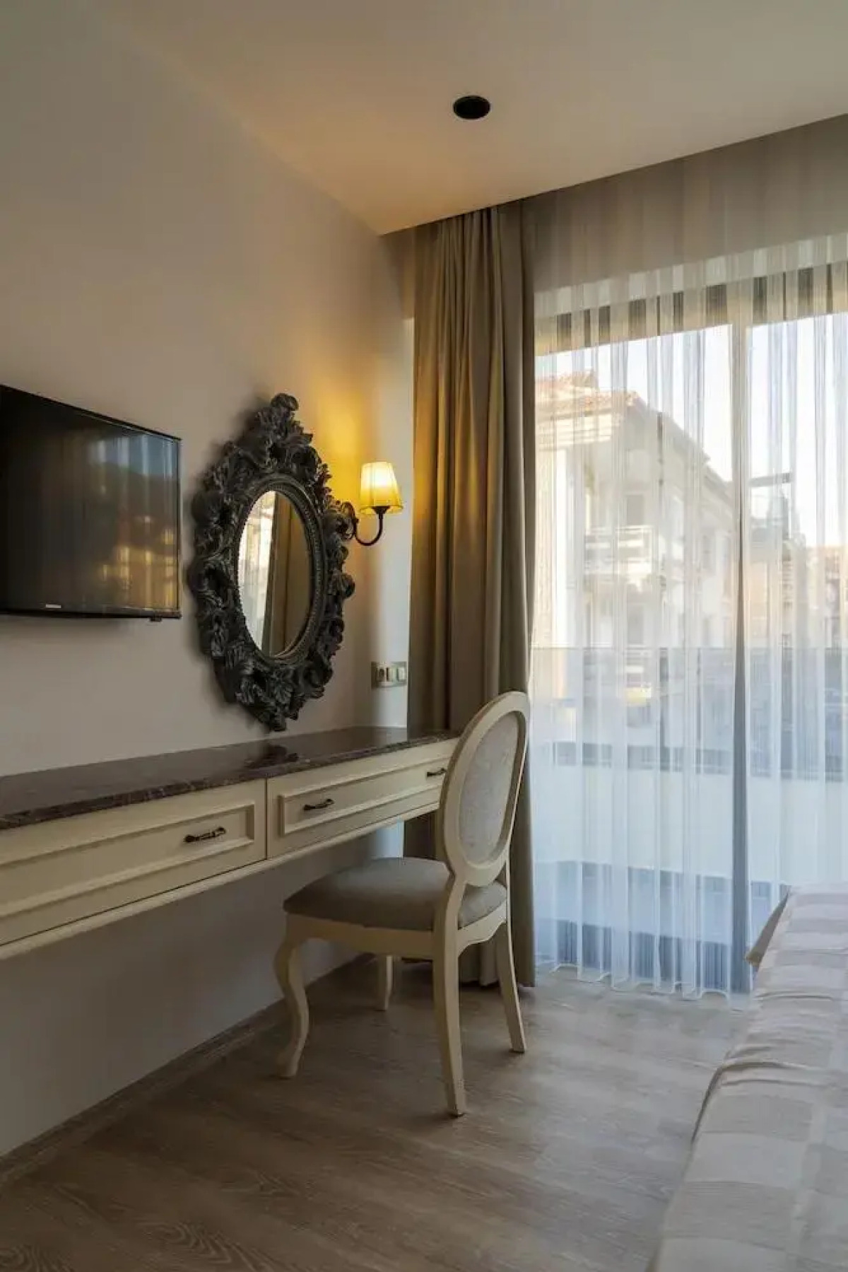 Апарт-отель Channel Suites