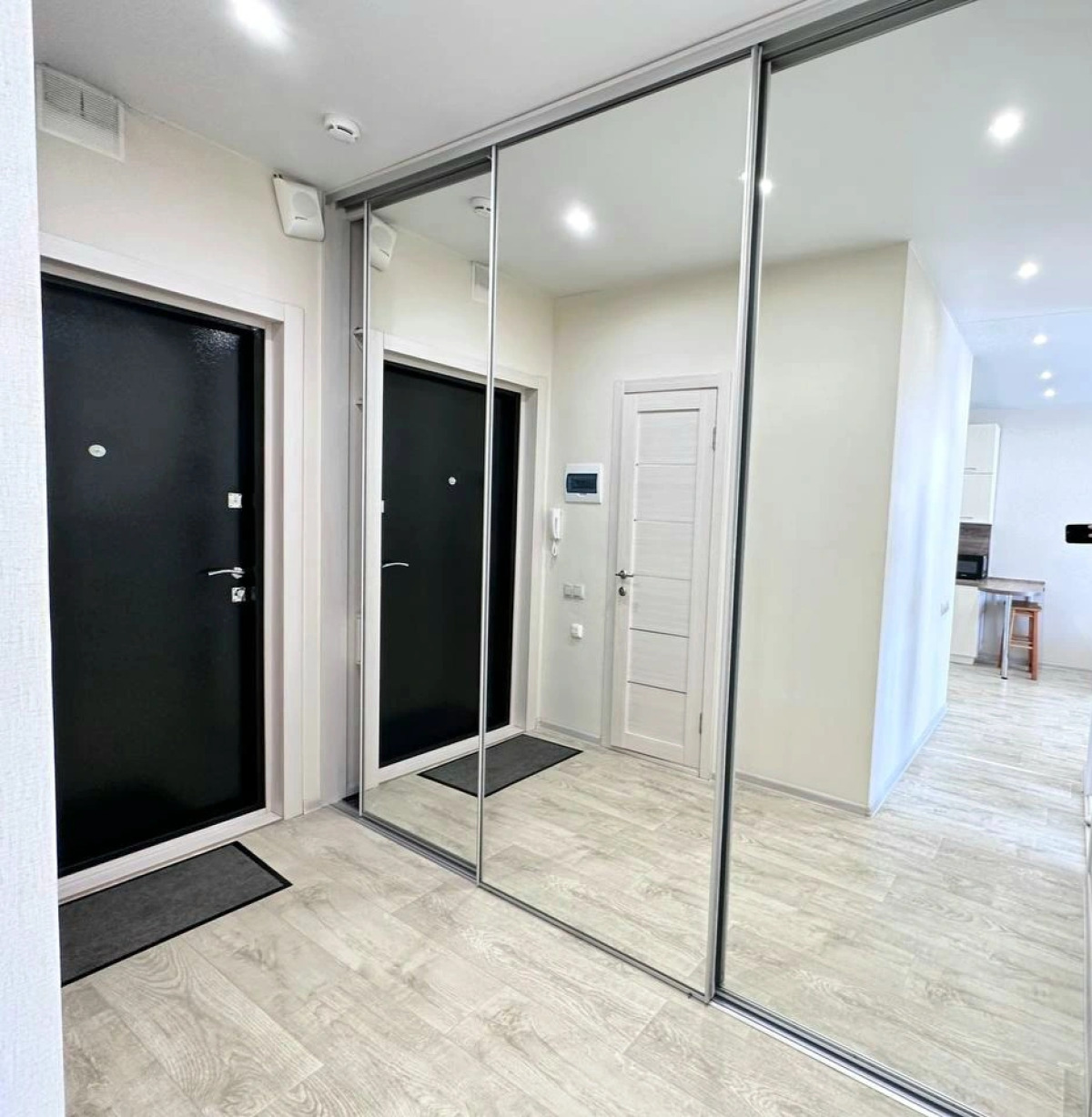 Квартира Студия Двухкомнатная на Московском Рядом с Кадетским Училищем