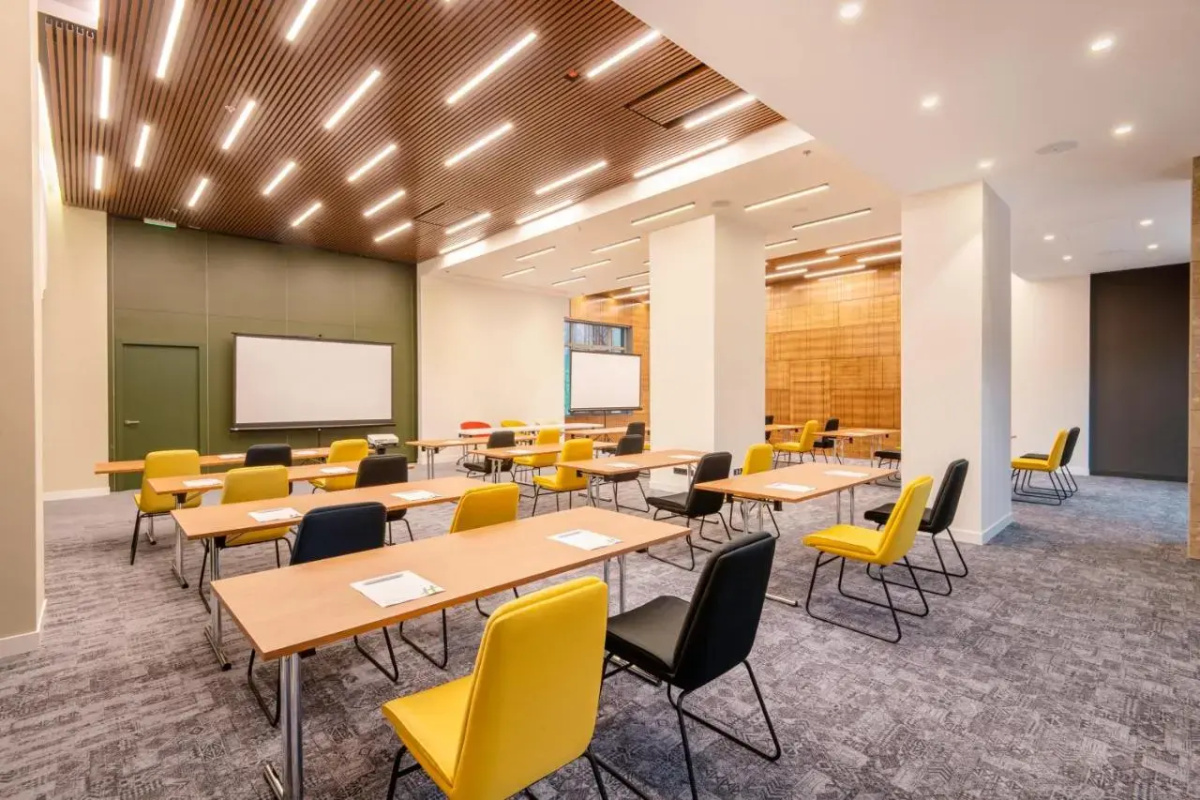 Отель Holiday Inn Yerevan Republic Square, an IHG Hotel