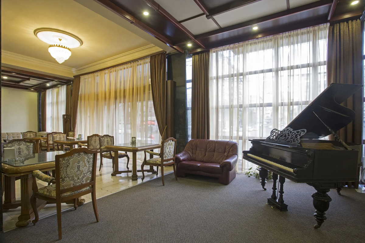 Отель Ani Central Inn