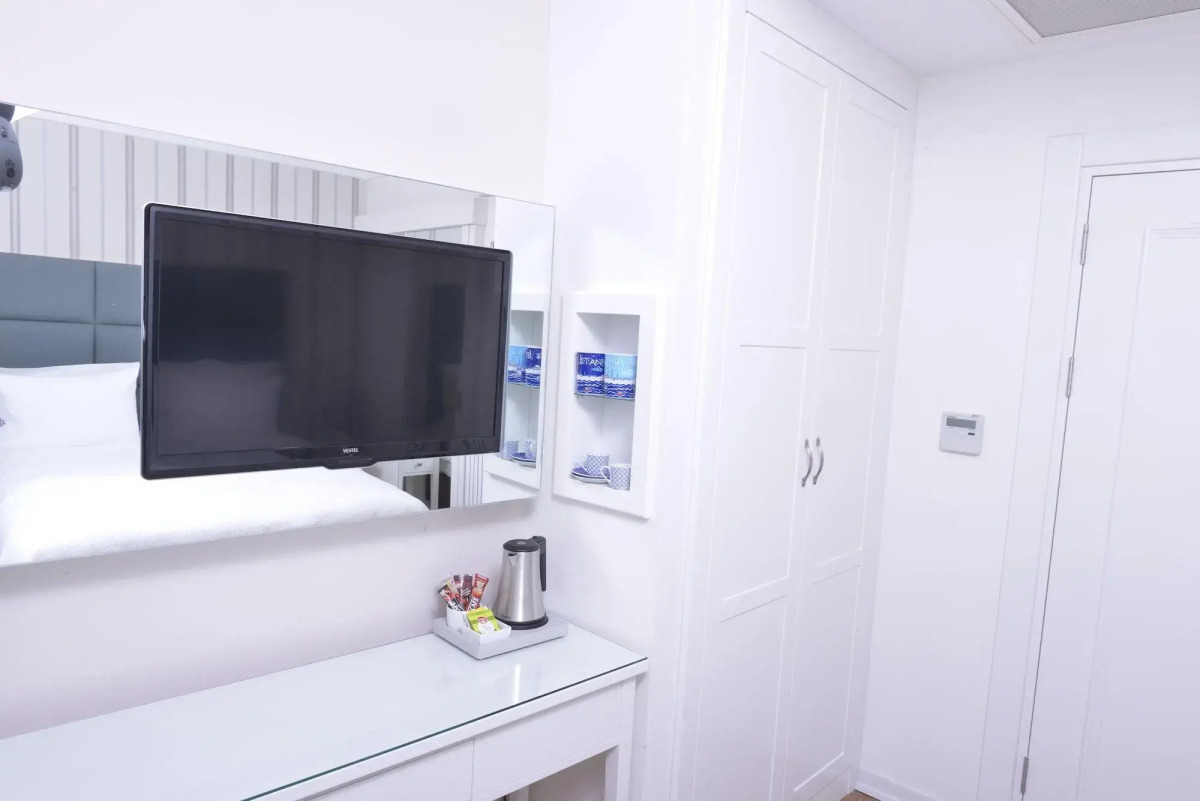 Отель Ten Rooms Istanbul Hotel