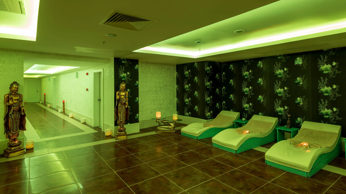 Отель Royal Towers Kiris