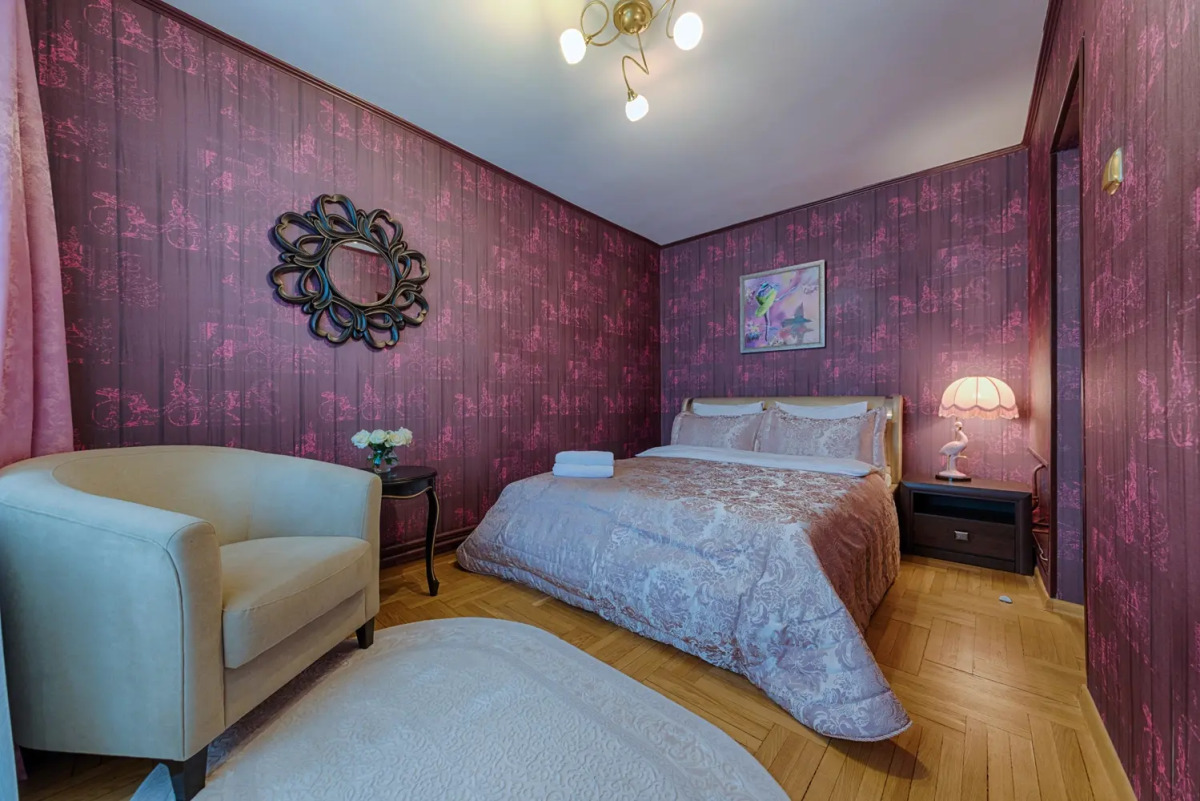 Апартаменты 5-комнатные HomeApart Сторожовская, 8