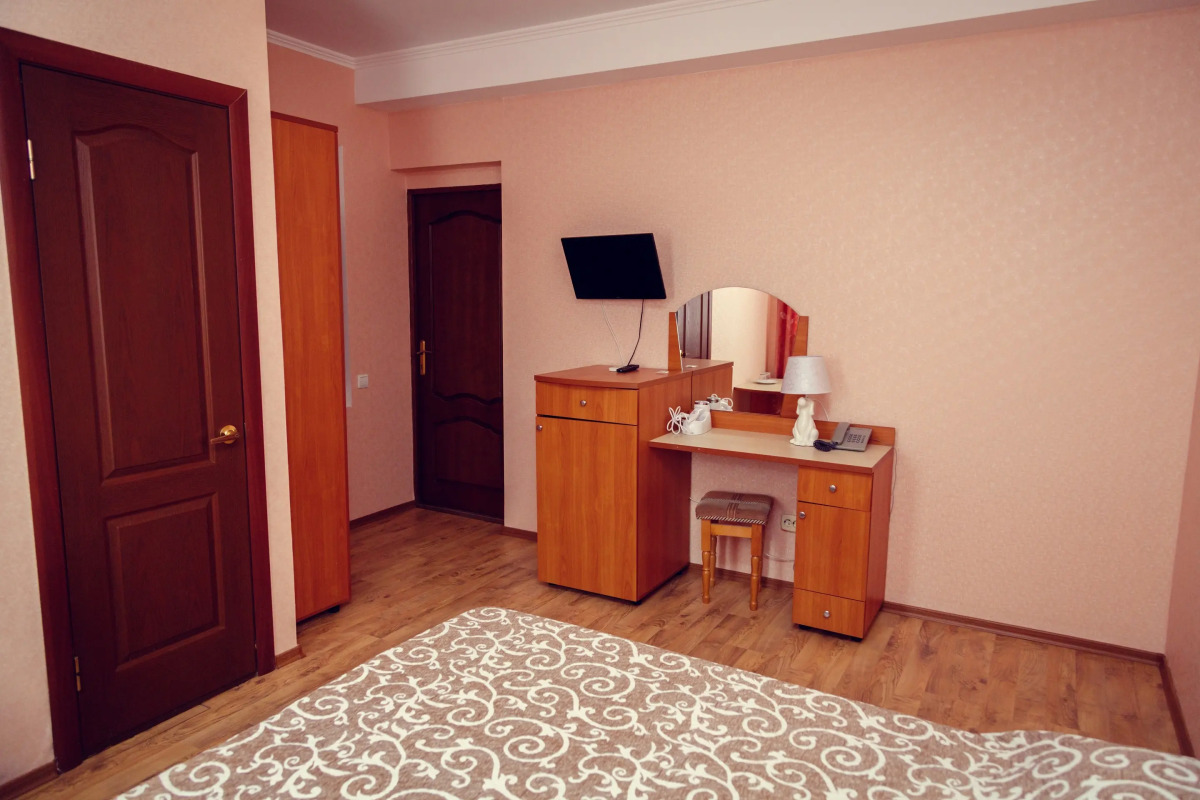 Отель София