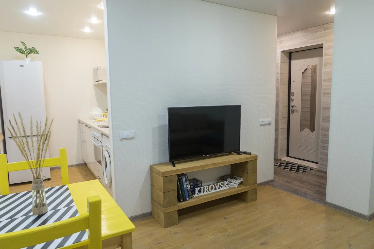 Квартира 50 Лет Октября 37