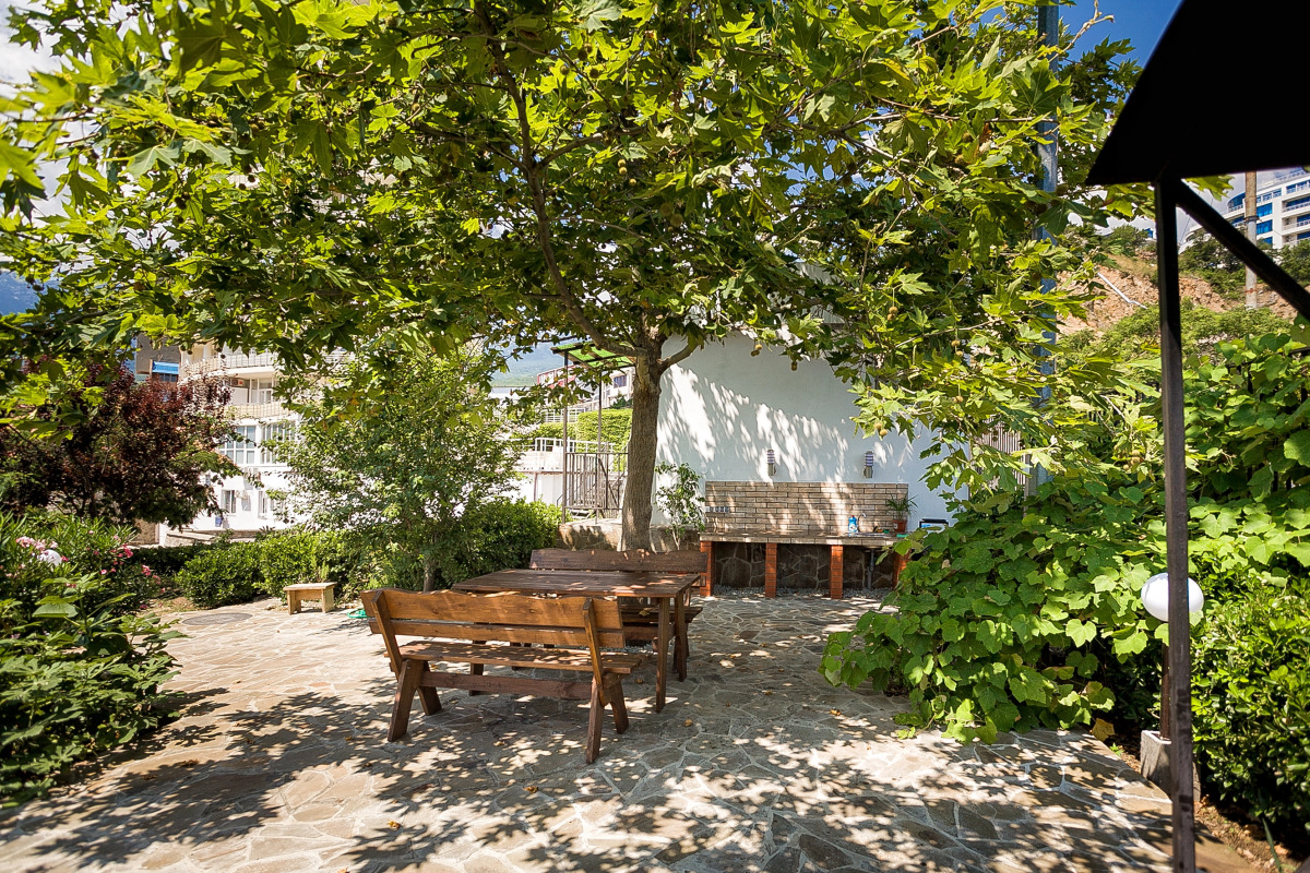 Гостевой Дом Белый Дом в Гурзуфе на Строителей