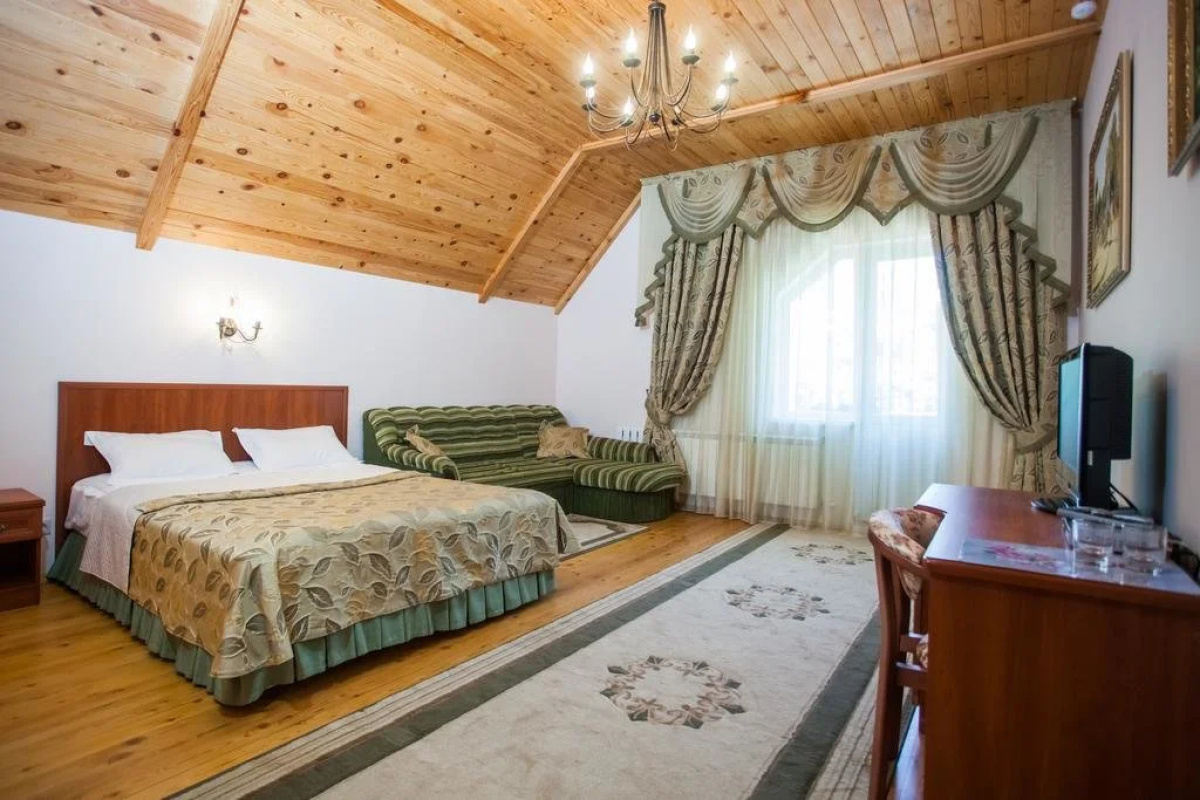 Отель Каприз