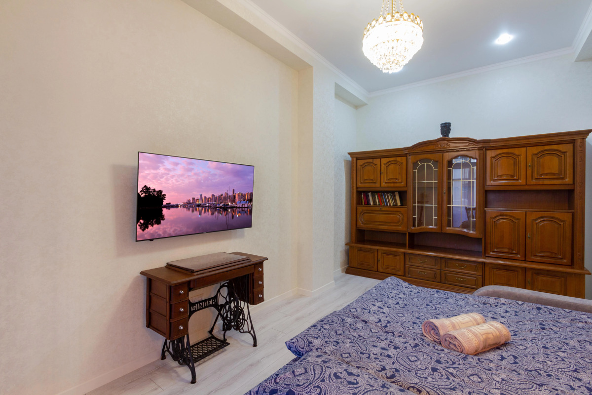 Квартира Двухкомнатная в Истoричeскoм Цeнтpе Гopода с Парковкой