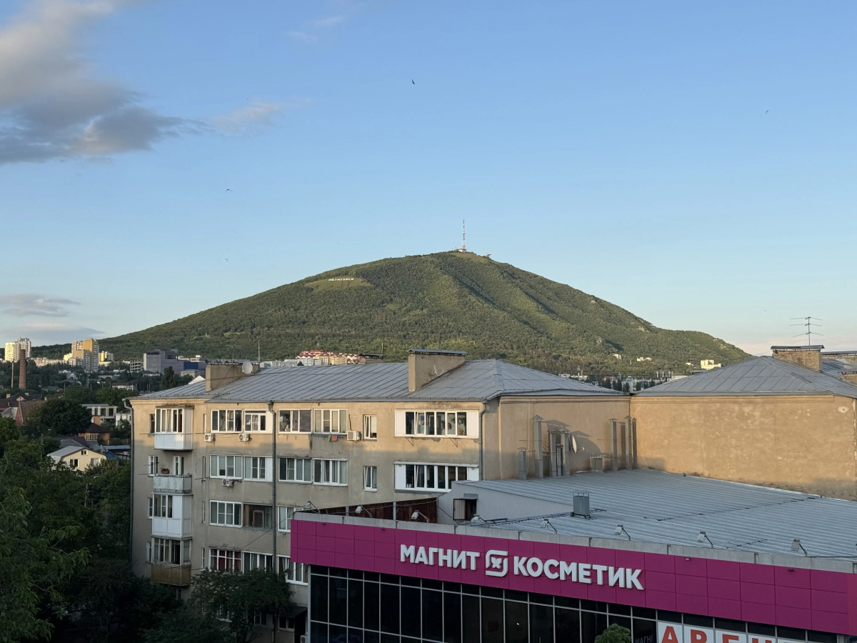 Апартаменты Уютная светлая 2-комнатная квартира с видом на Машук