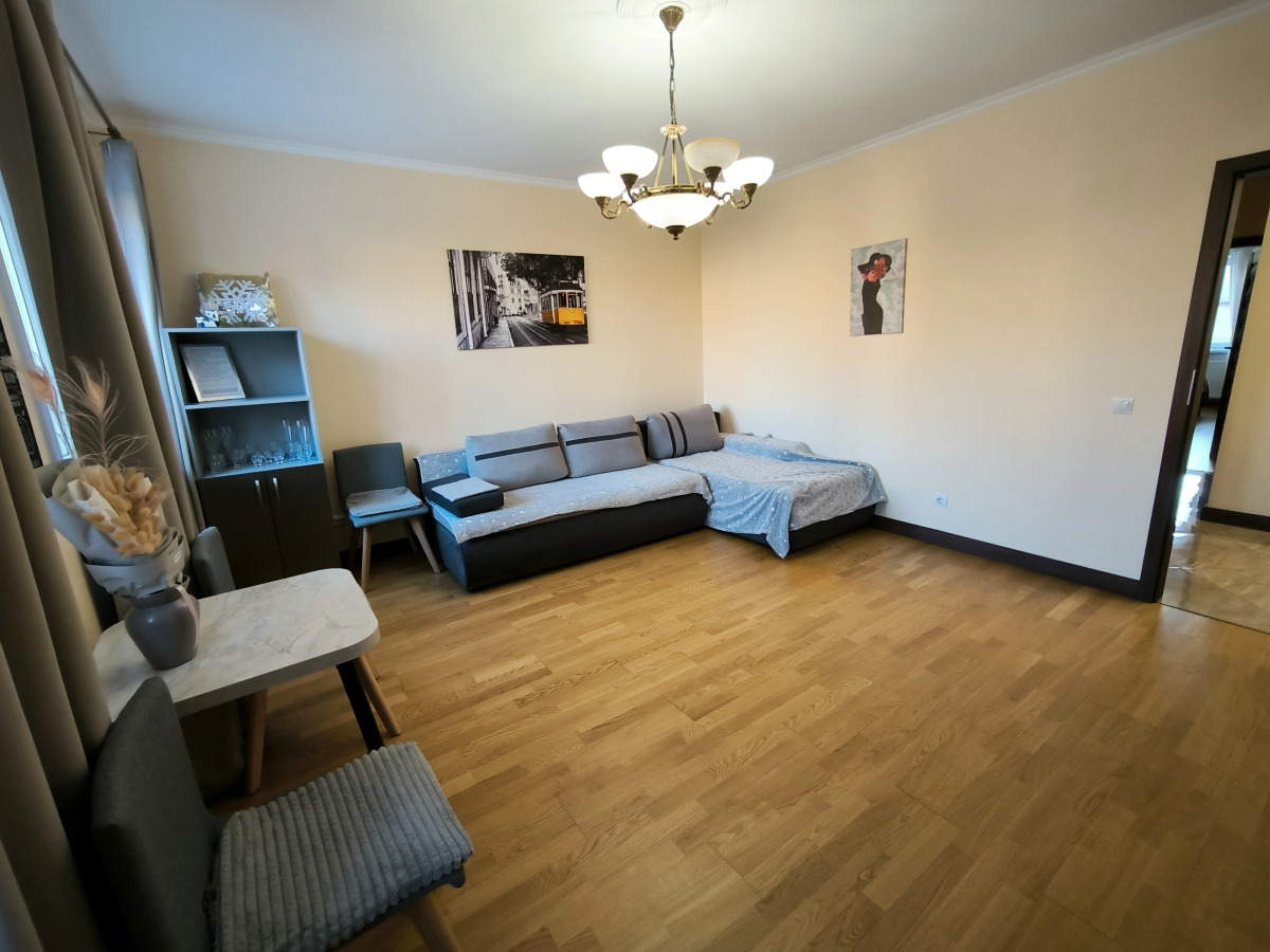 Апартаменты на 8-м этаже в центре, 70 кв. м.