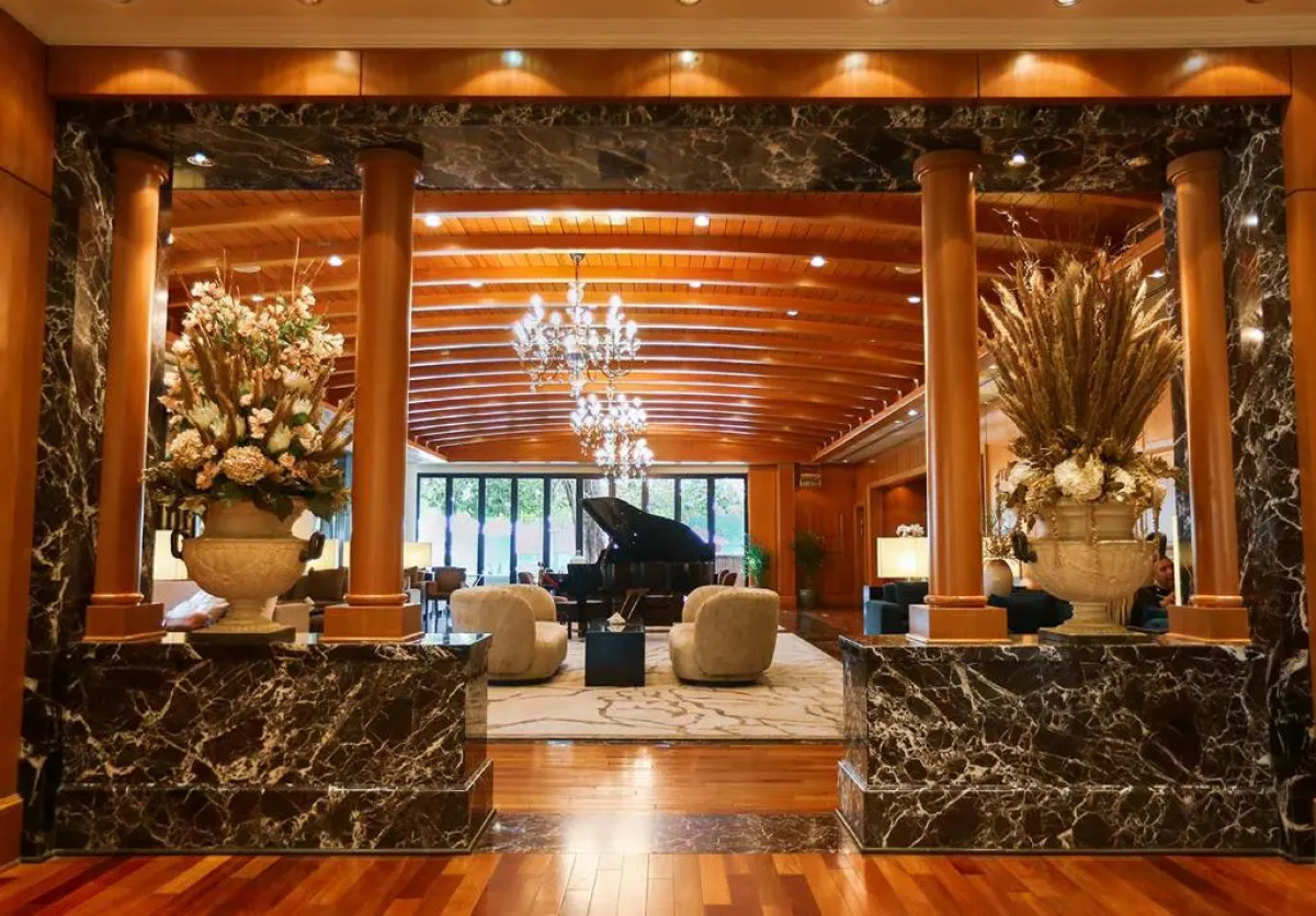 Отель Dubai Marine Beach Resort & Spa