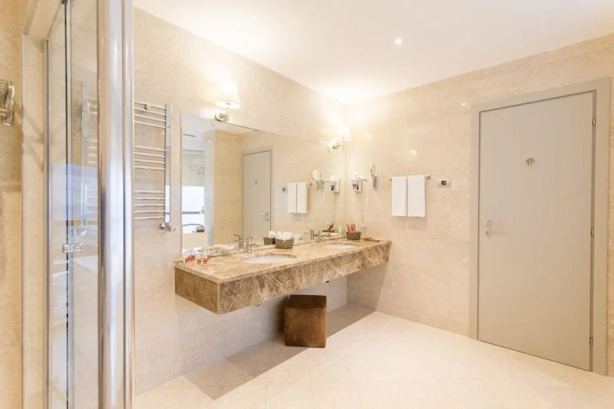 The Grand Gloria Отель