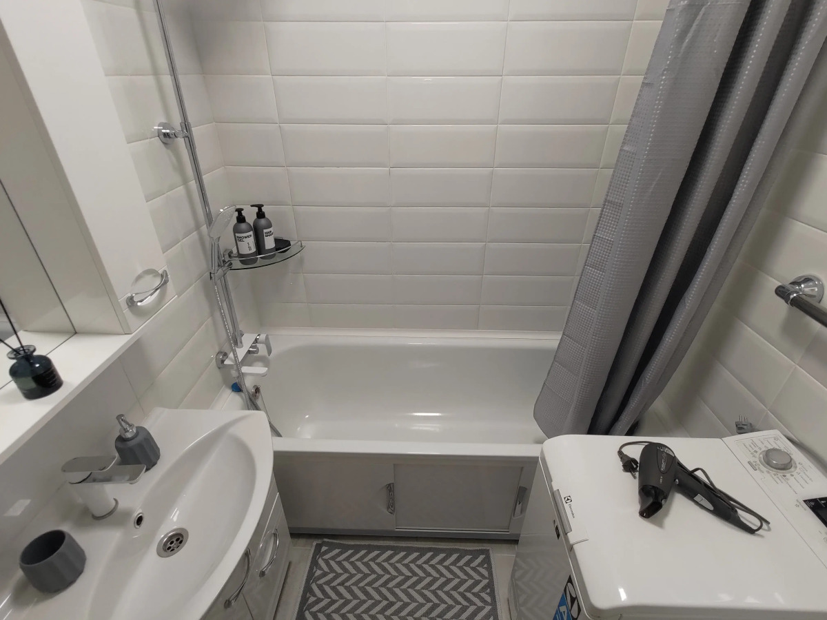 Жилое помещение 2-к квартира у метро Молодежная с яркими закатами