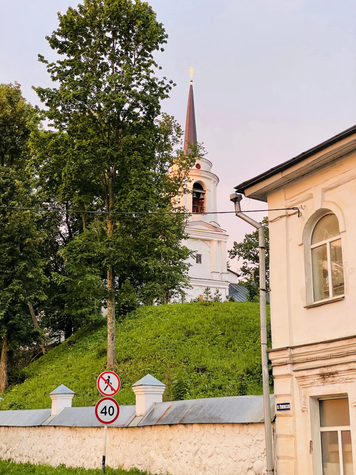 Tri Bogatyrya Guest House