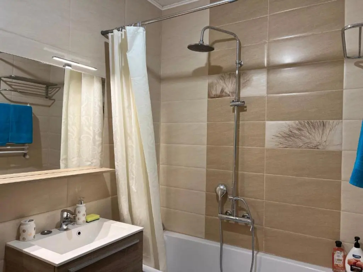 Апартаменты 3 комнаты в Центре рядом с Электричкой на Море