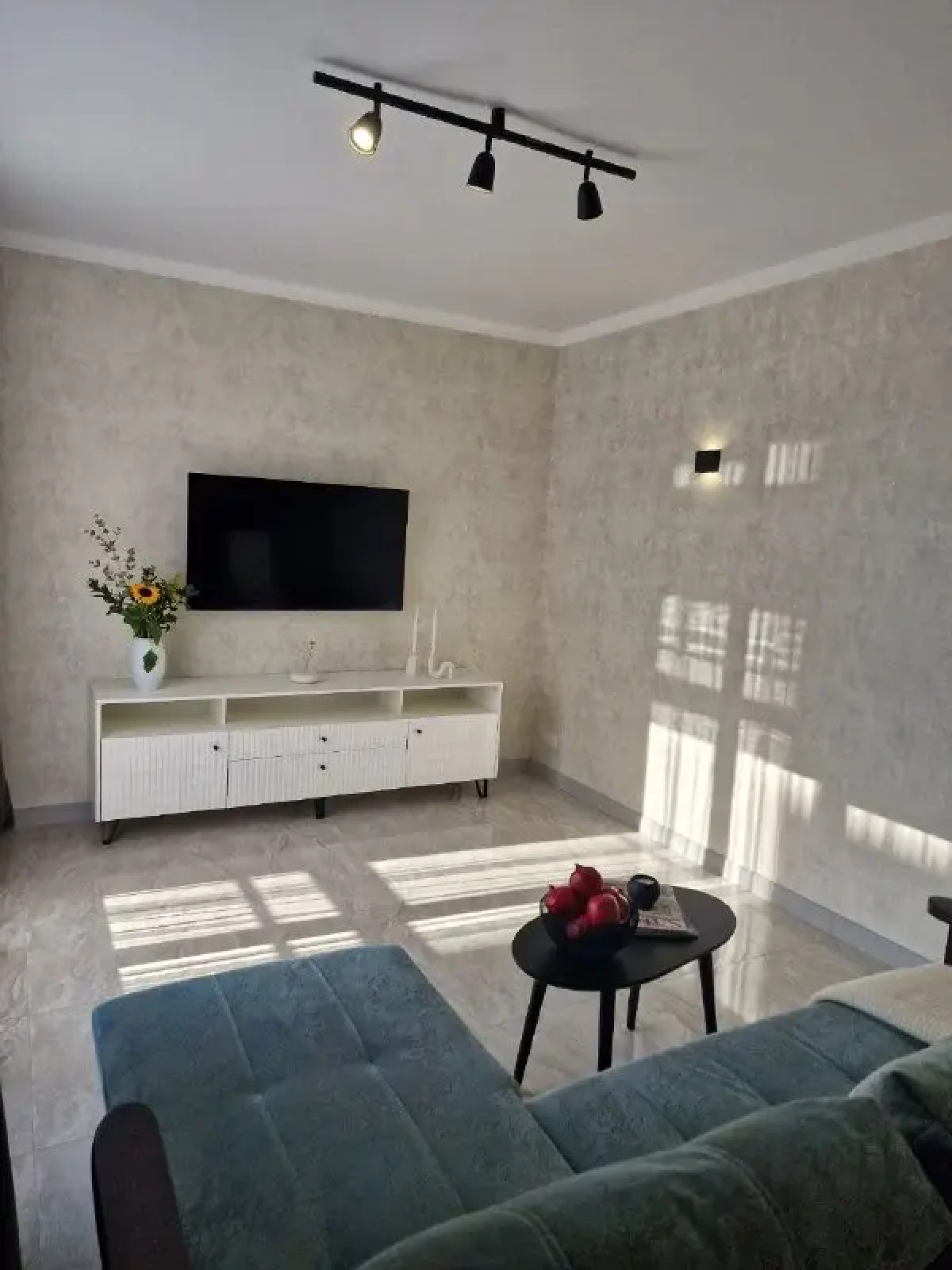 Квартира Flatirini с панорамными окнами в новом ЖК 1