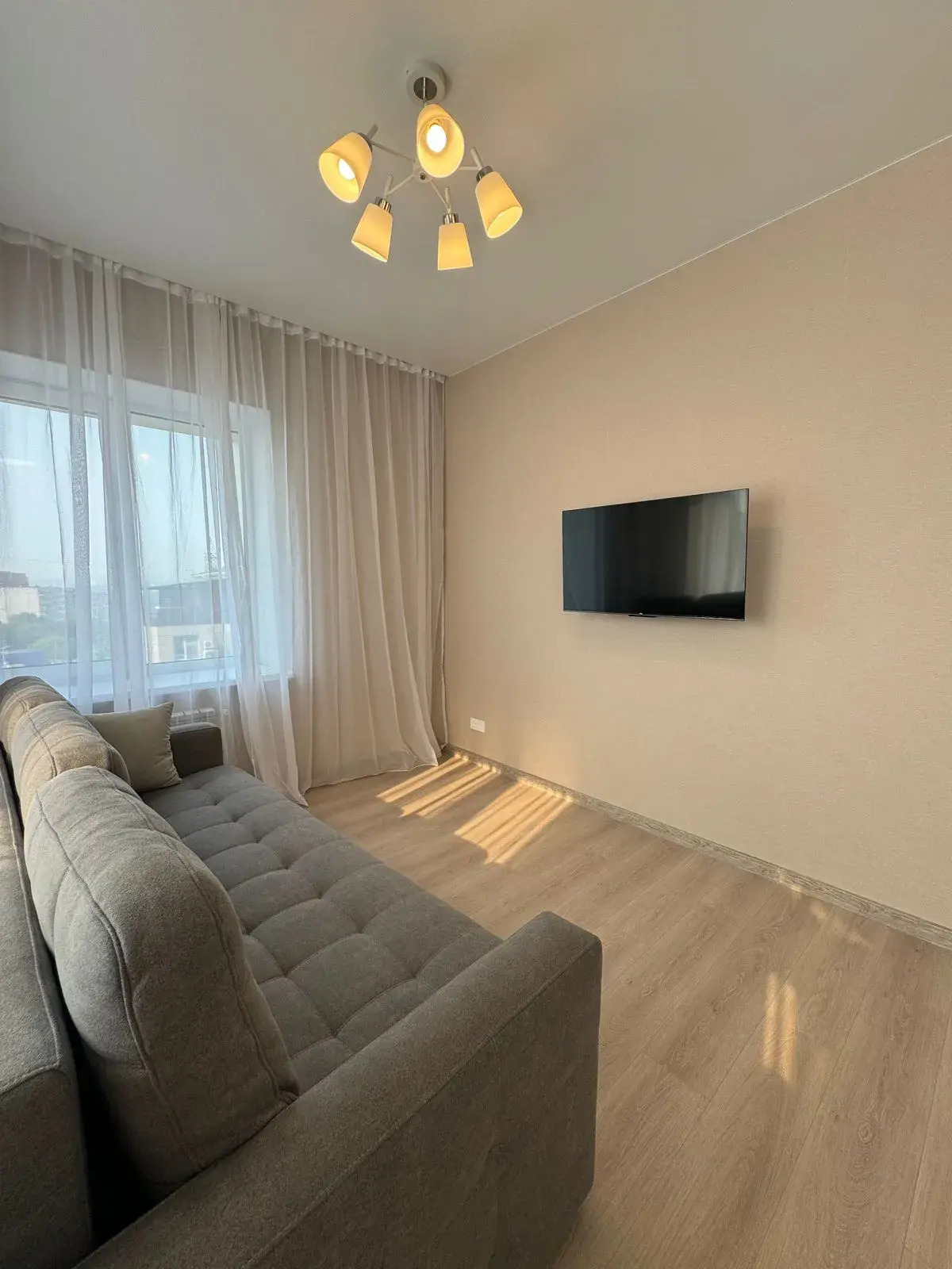 Апартаменты Светлые в Новостройке на Толстого