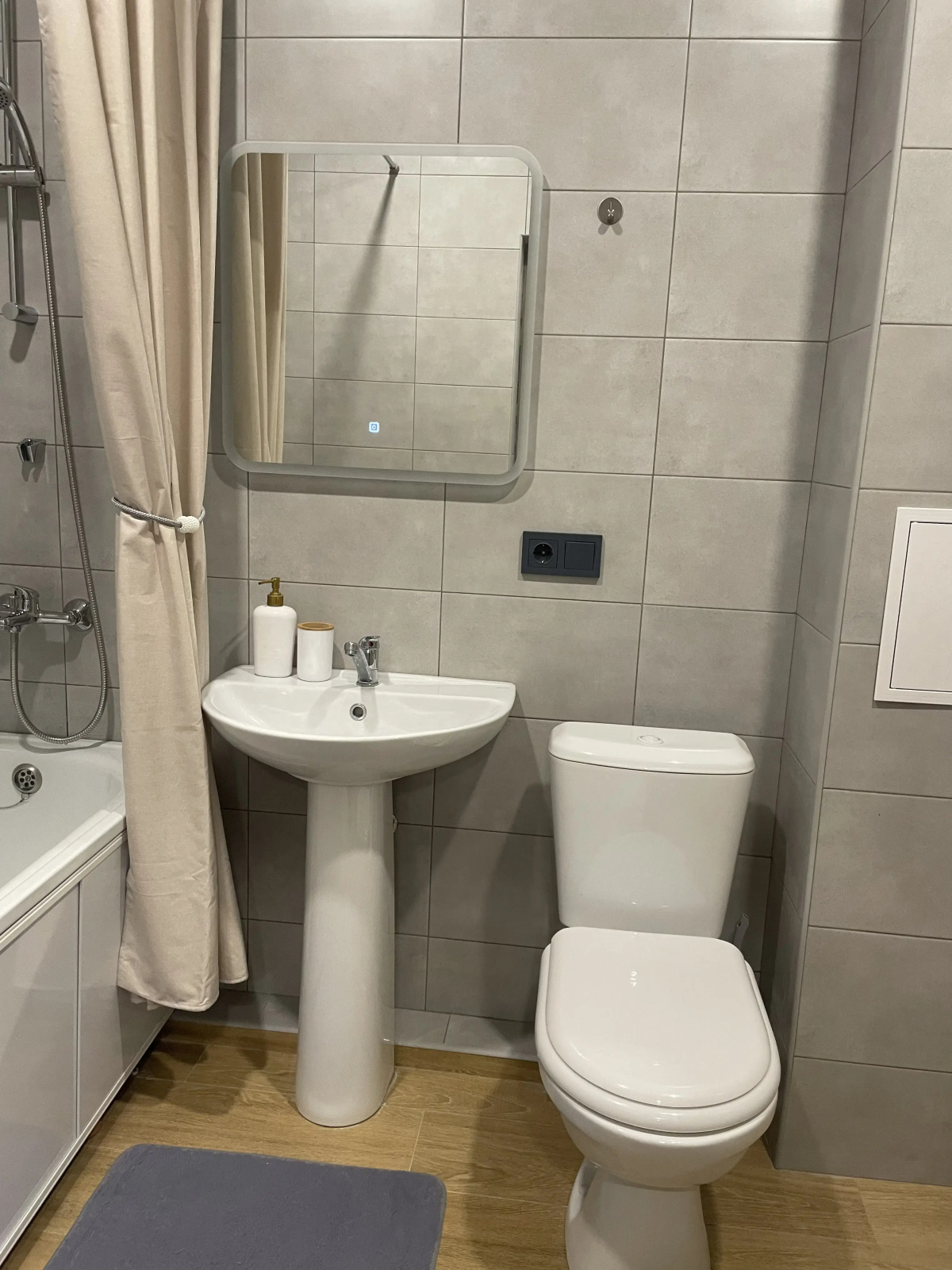 Квартира Просторная на Курсантов Кировцев