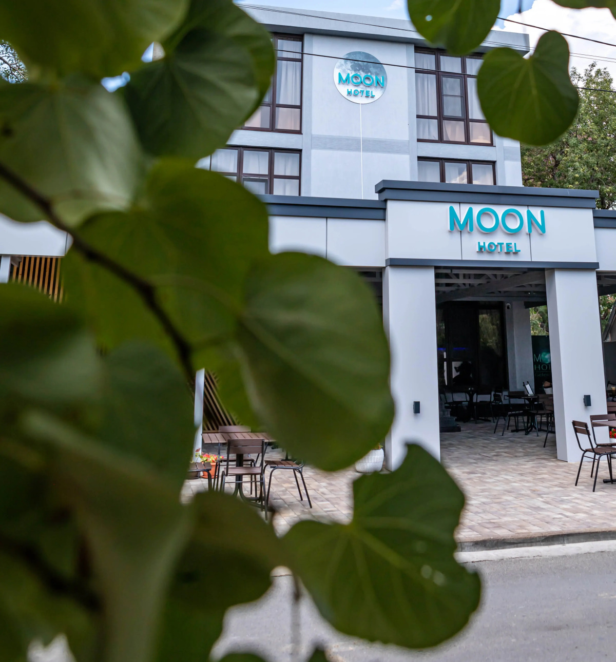 Отель Moon Hotel