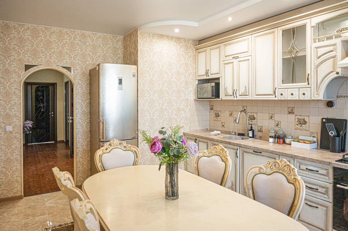 Квартира 100-метровая 3-х комнатная в современном районе