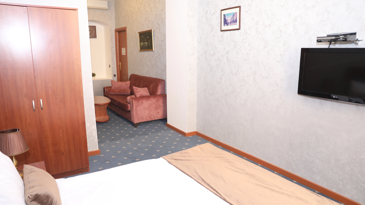 Port Hotel