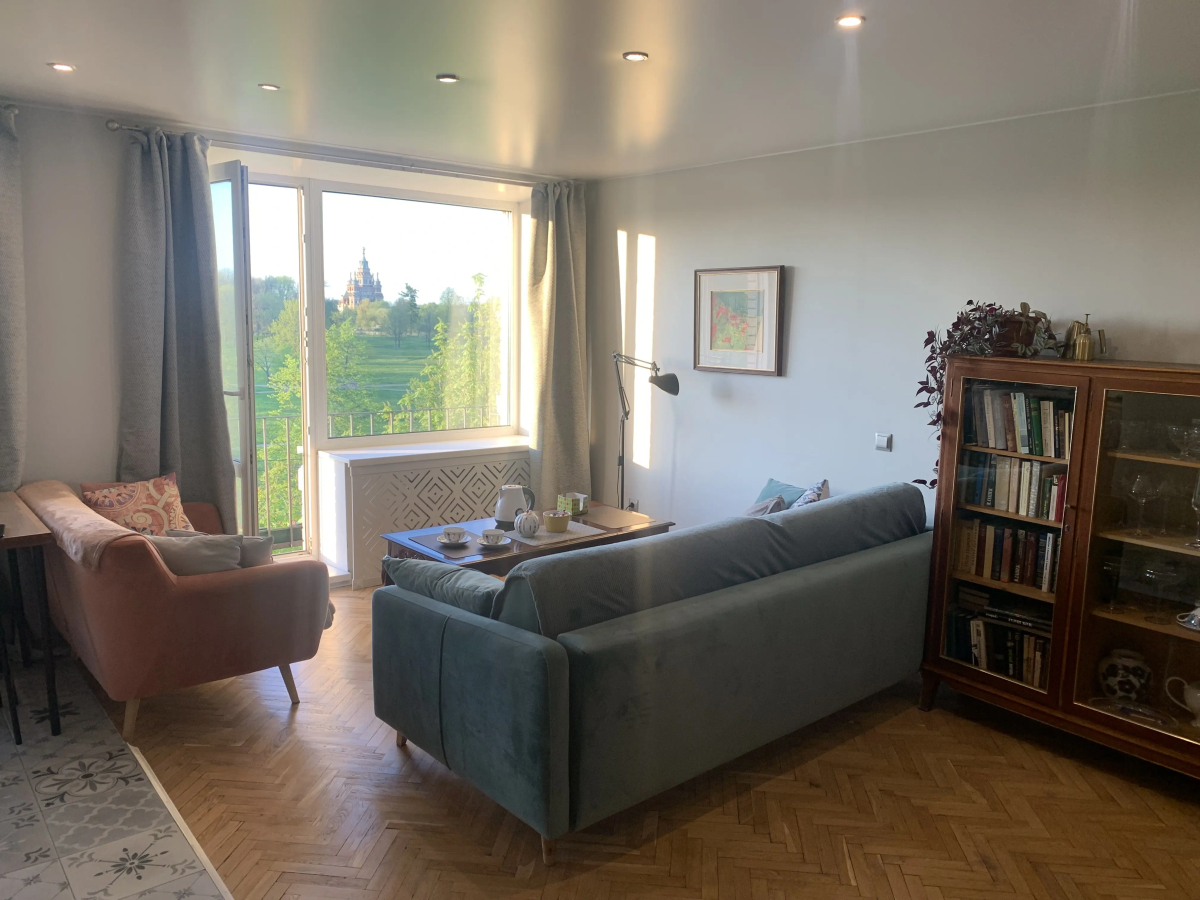 Апартаменты квартира с видом в центре Петергофа