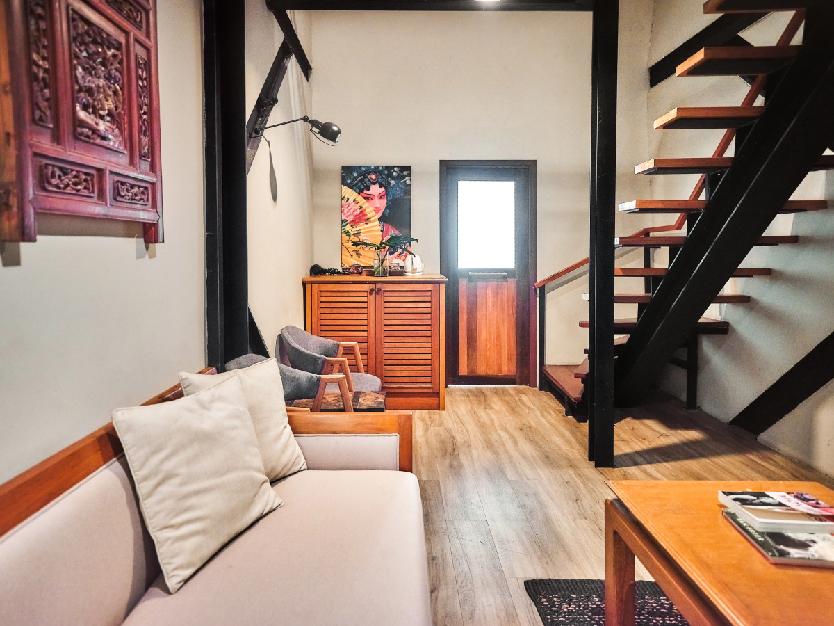 Отель Prince Theatre Heritage Stay