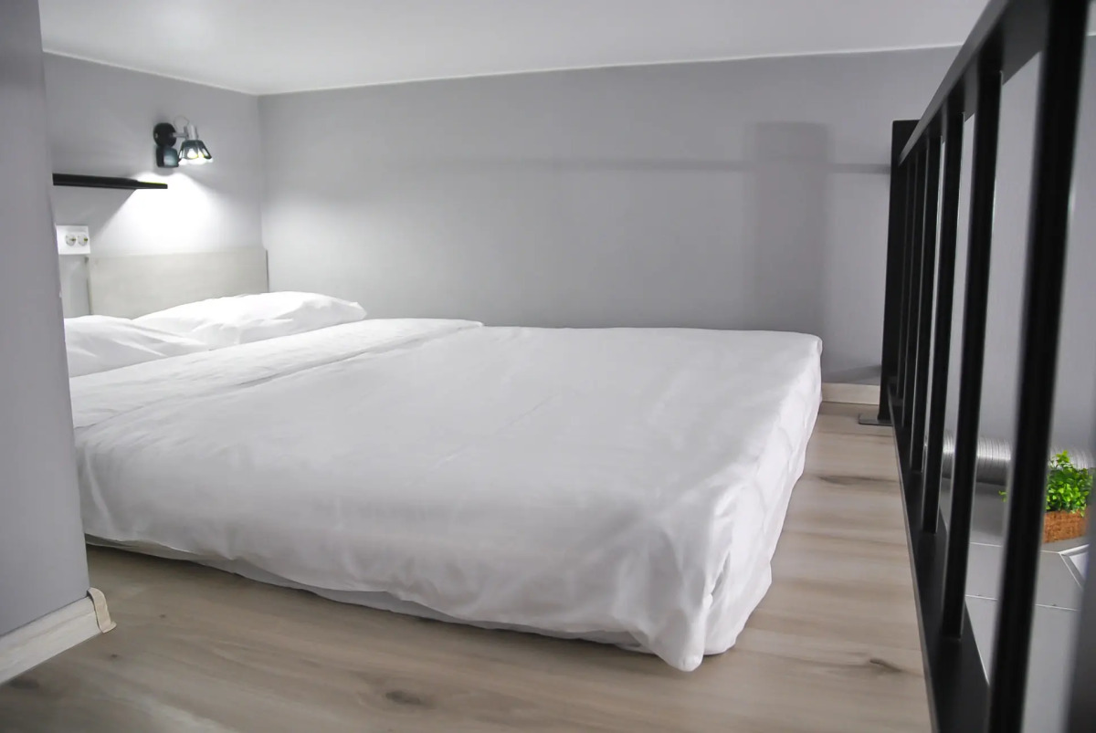 Апартаменты на Сенной площади с видом на канал Грибоедова