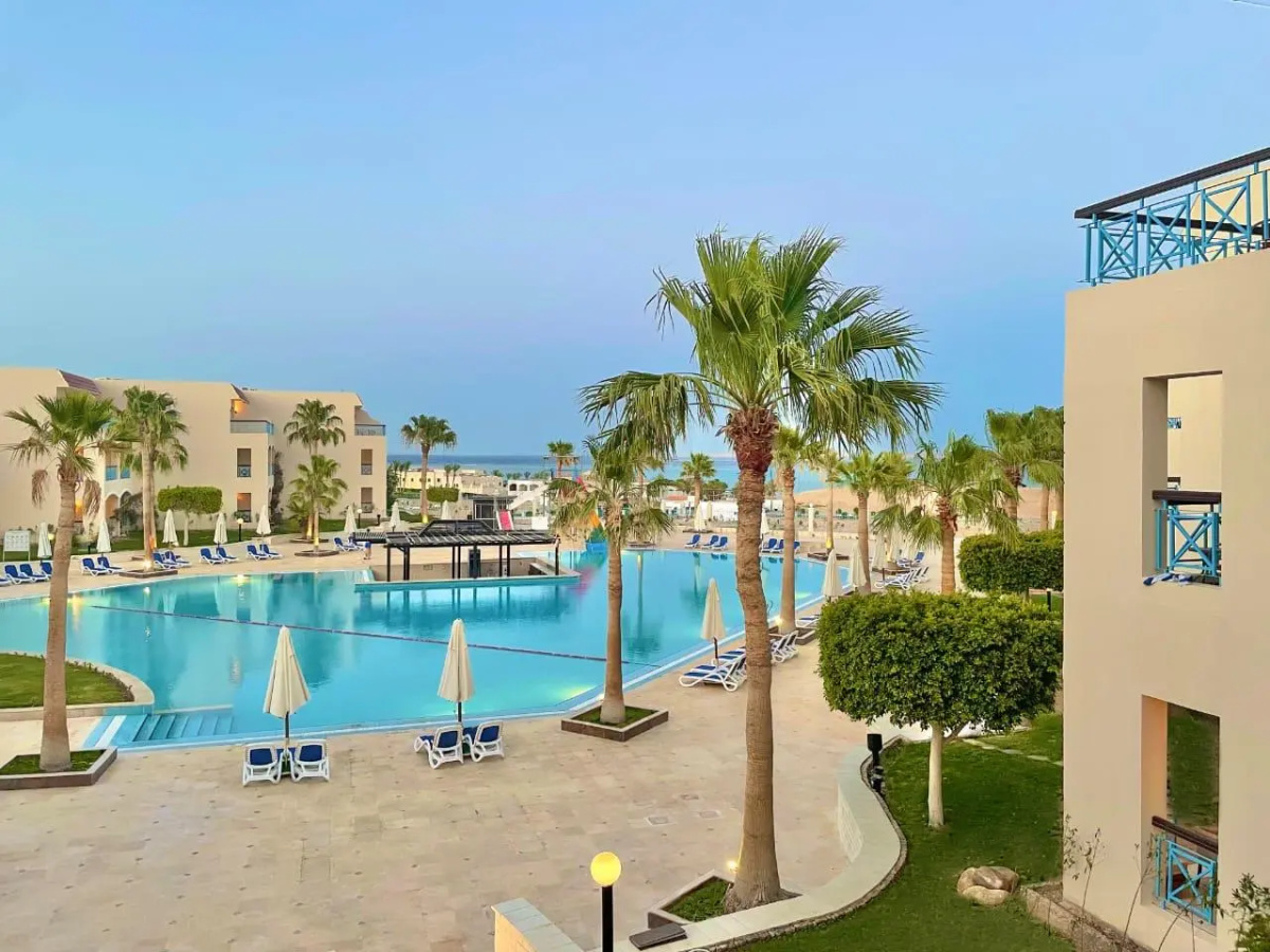 Ivy Cyrene Island Aqua Park Resort