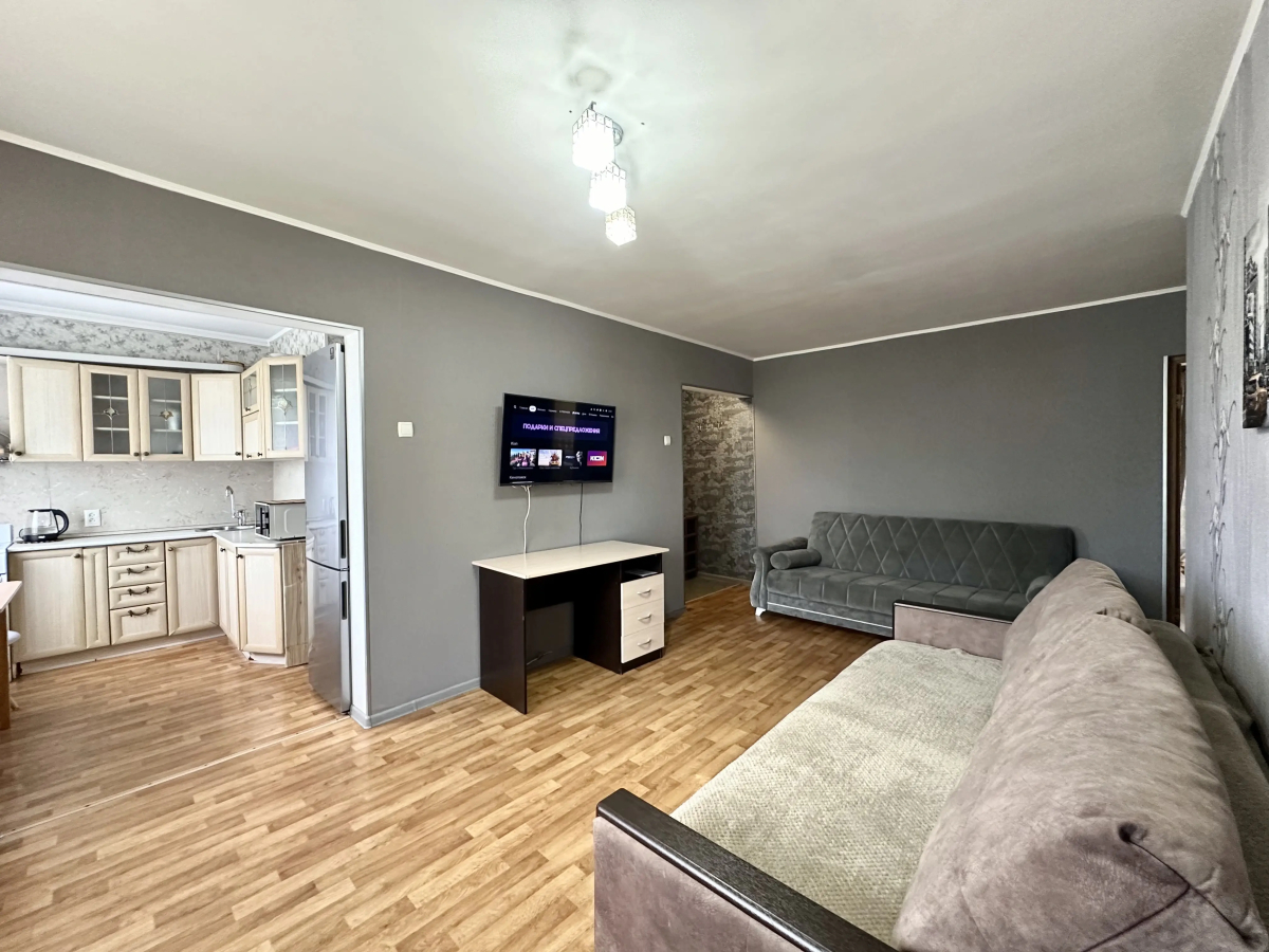 Апартаменты трехкомнатные на Океанском проспекте 140