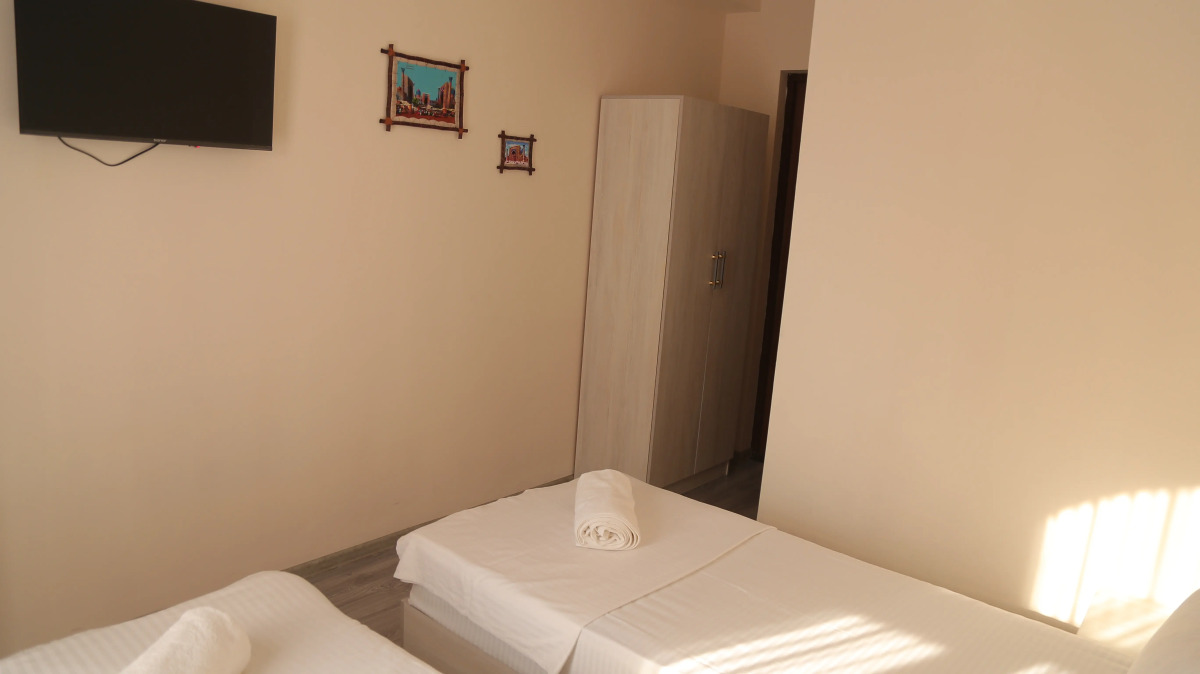 Отель Ideal Best Tour