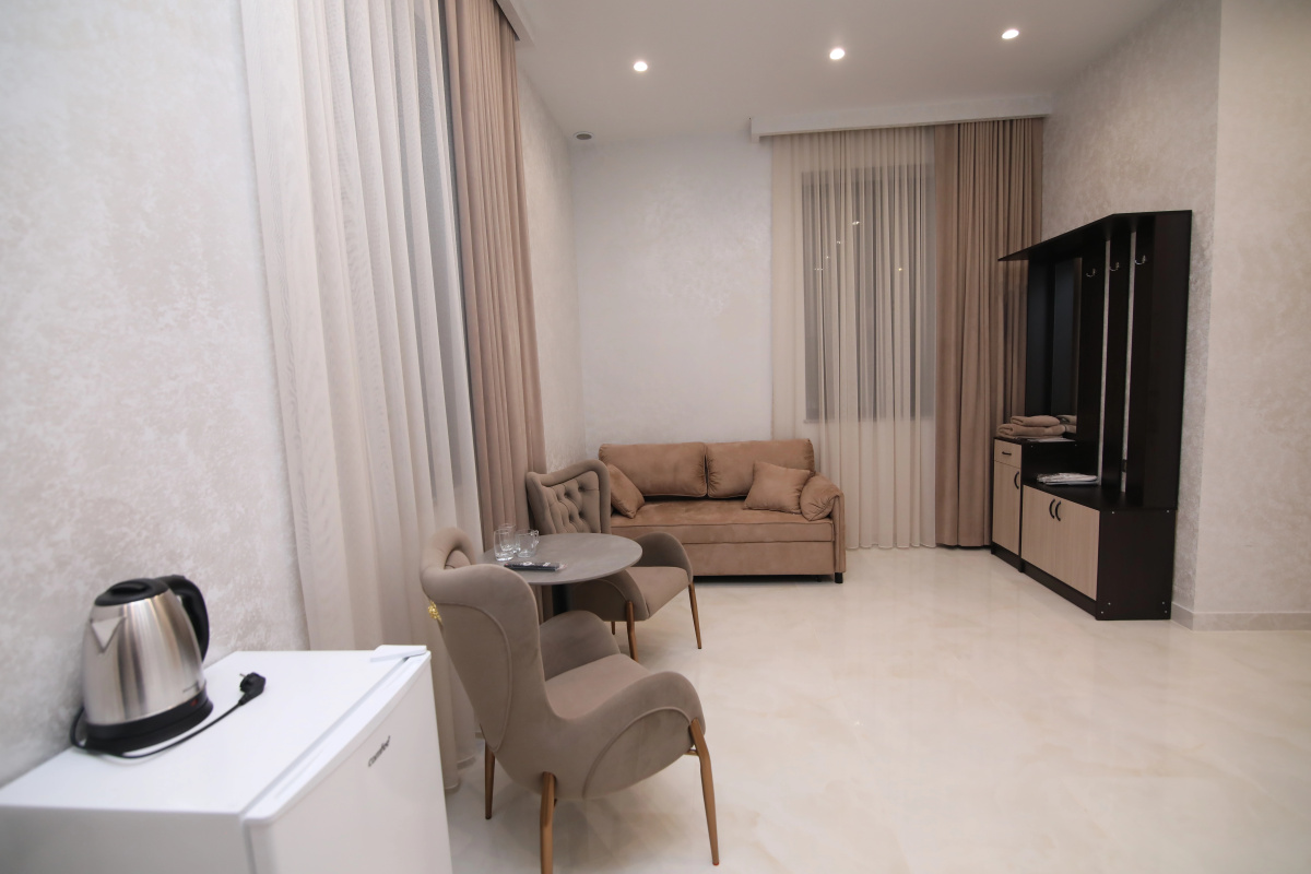 Отель Louvre Home
