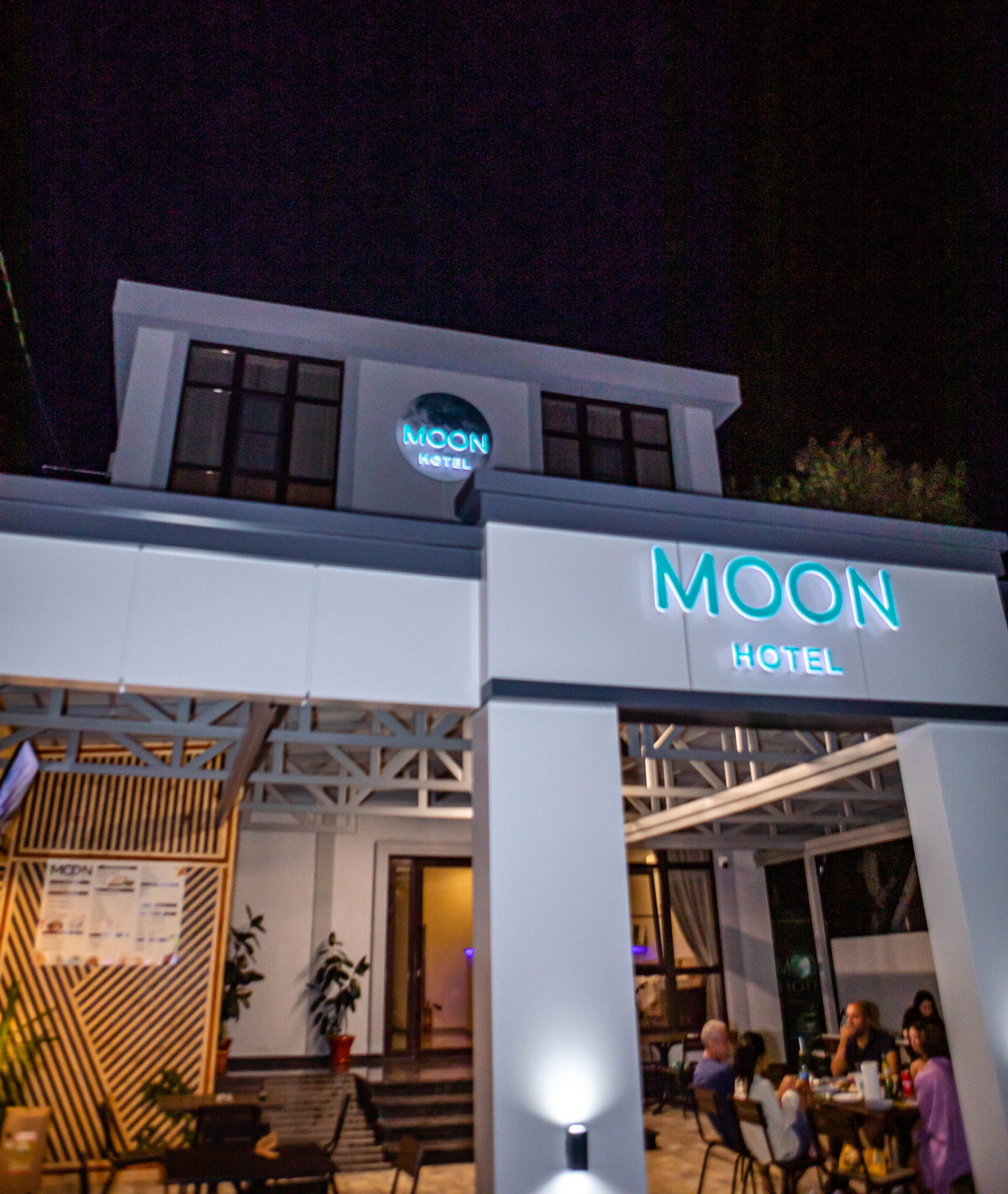 Отель Moon Hotel