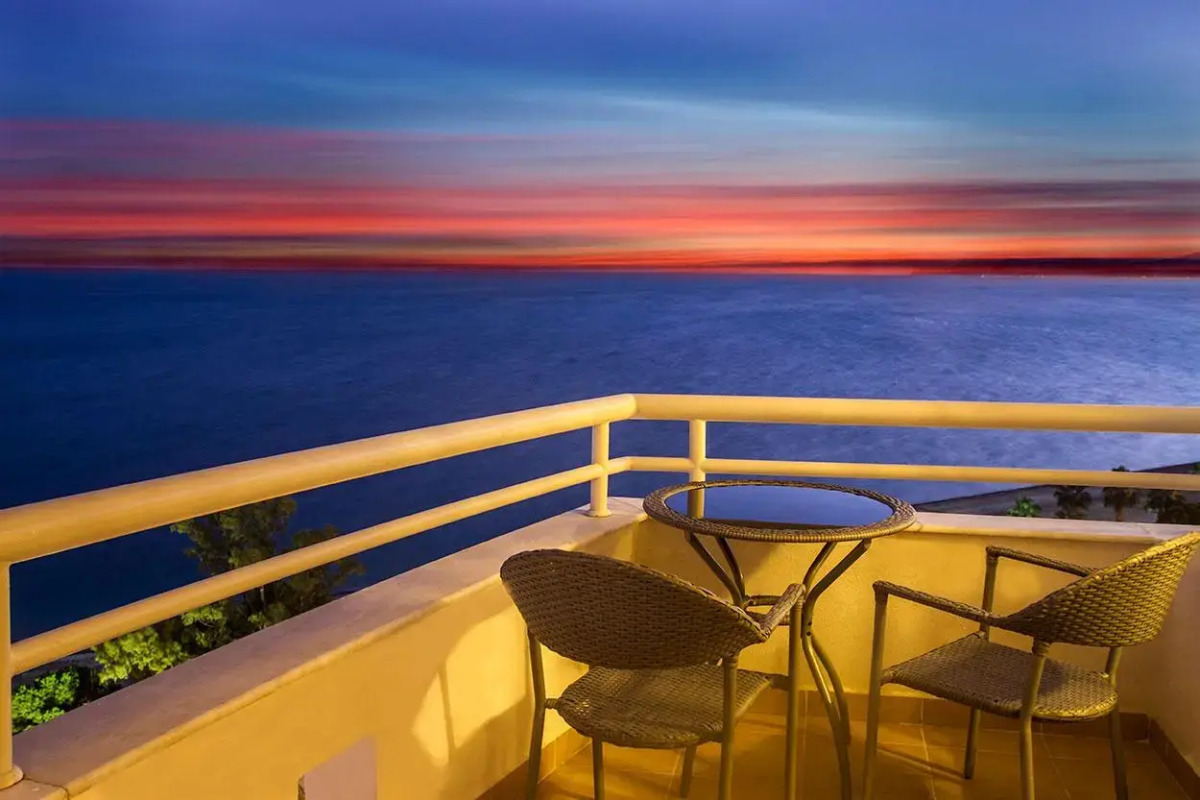 Отель The Corner Park