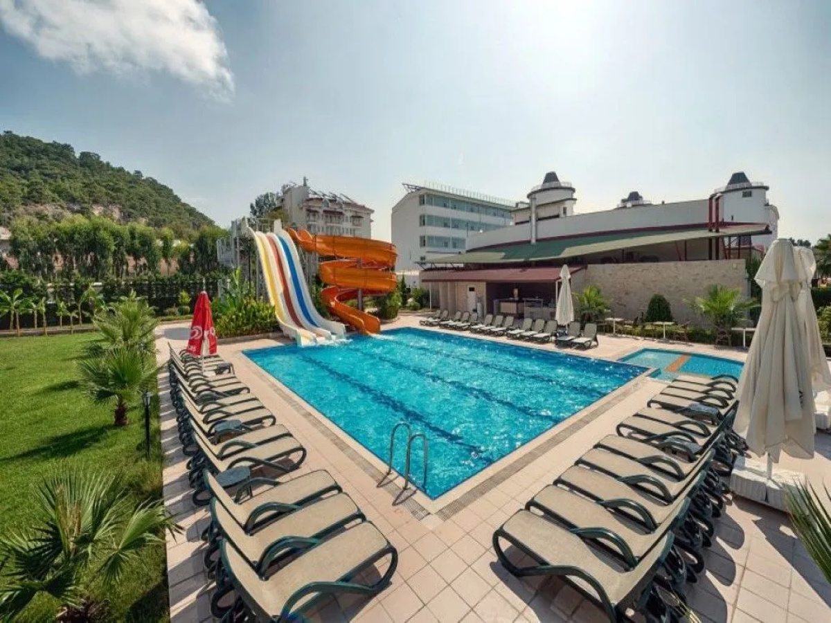 Отель Royal Towers Kiris