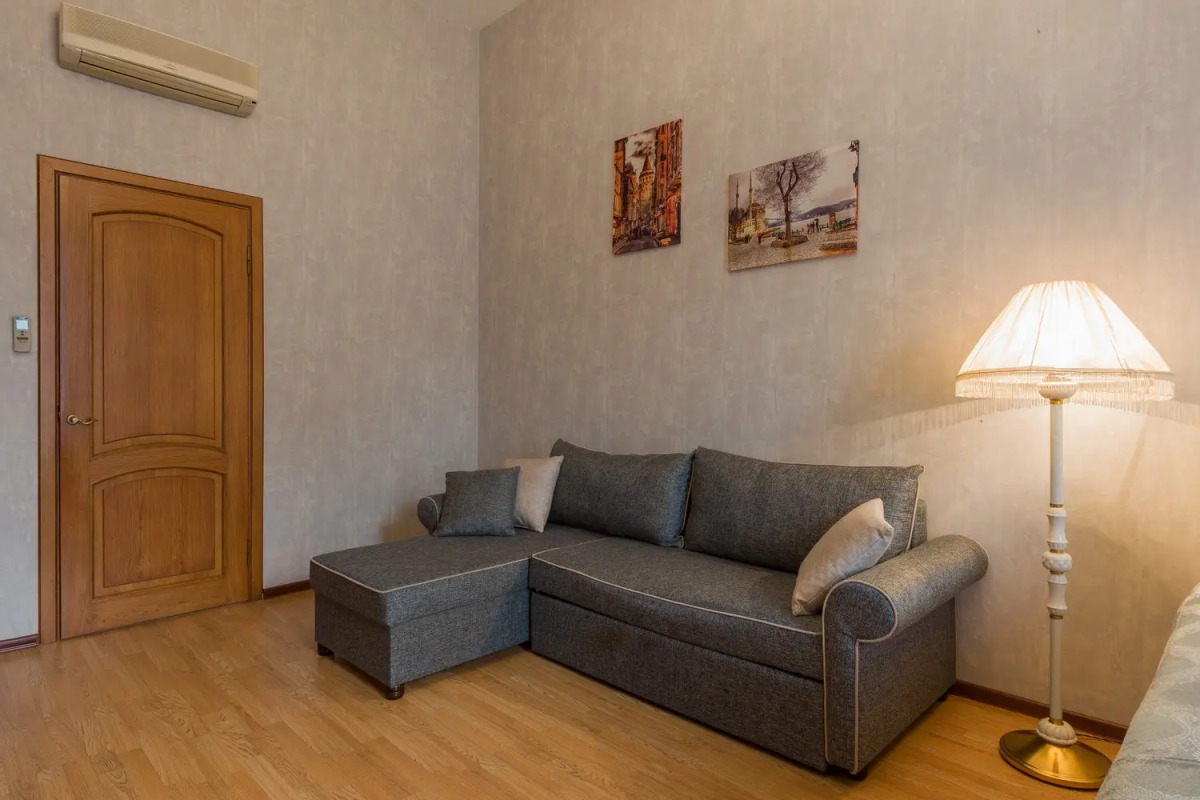 Апартаменты у Эрмитажа 12 гостей Б.Конюшенная 12