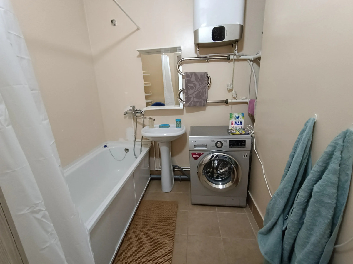 Квартира Двухкомнатная на улице Крайняя/ проспекте Мира