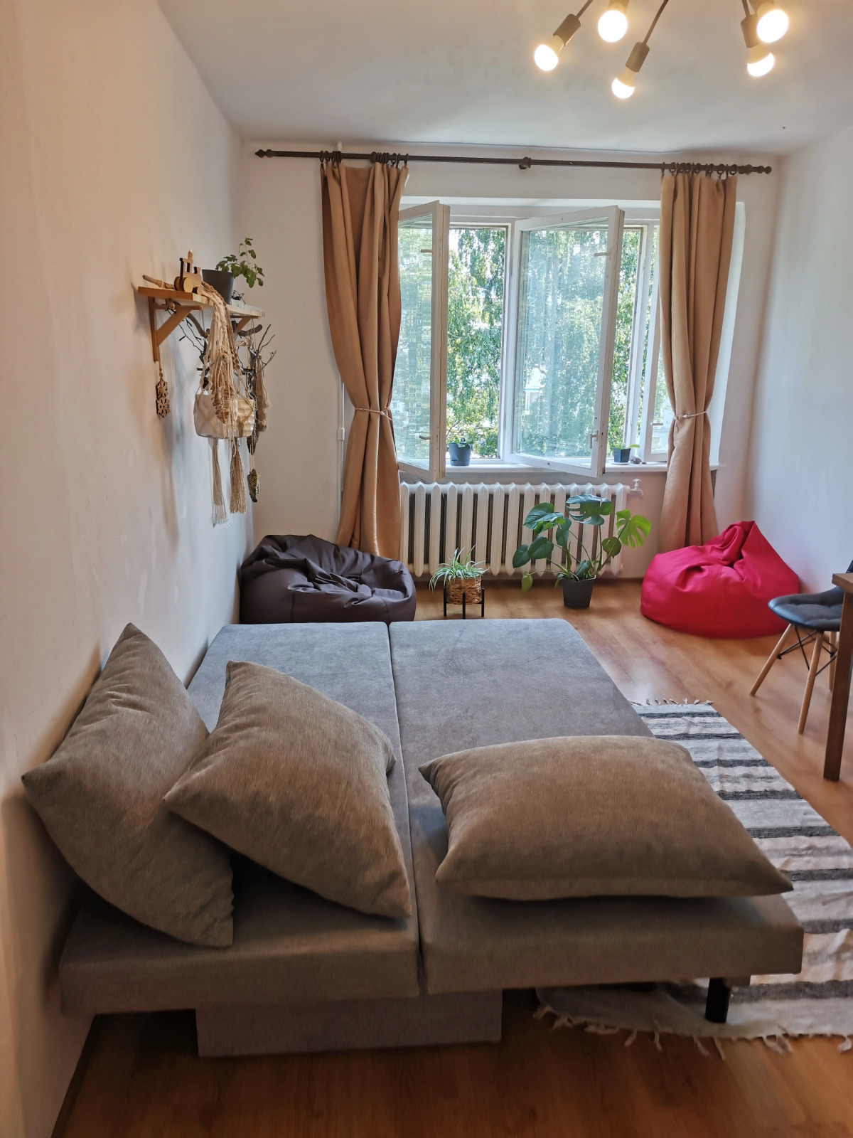 Апартаменты художника у леса